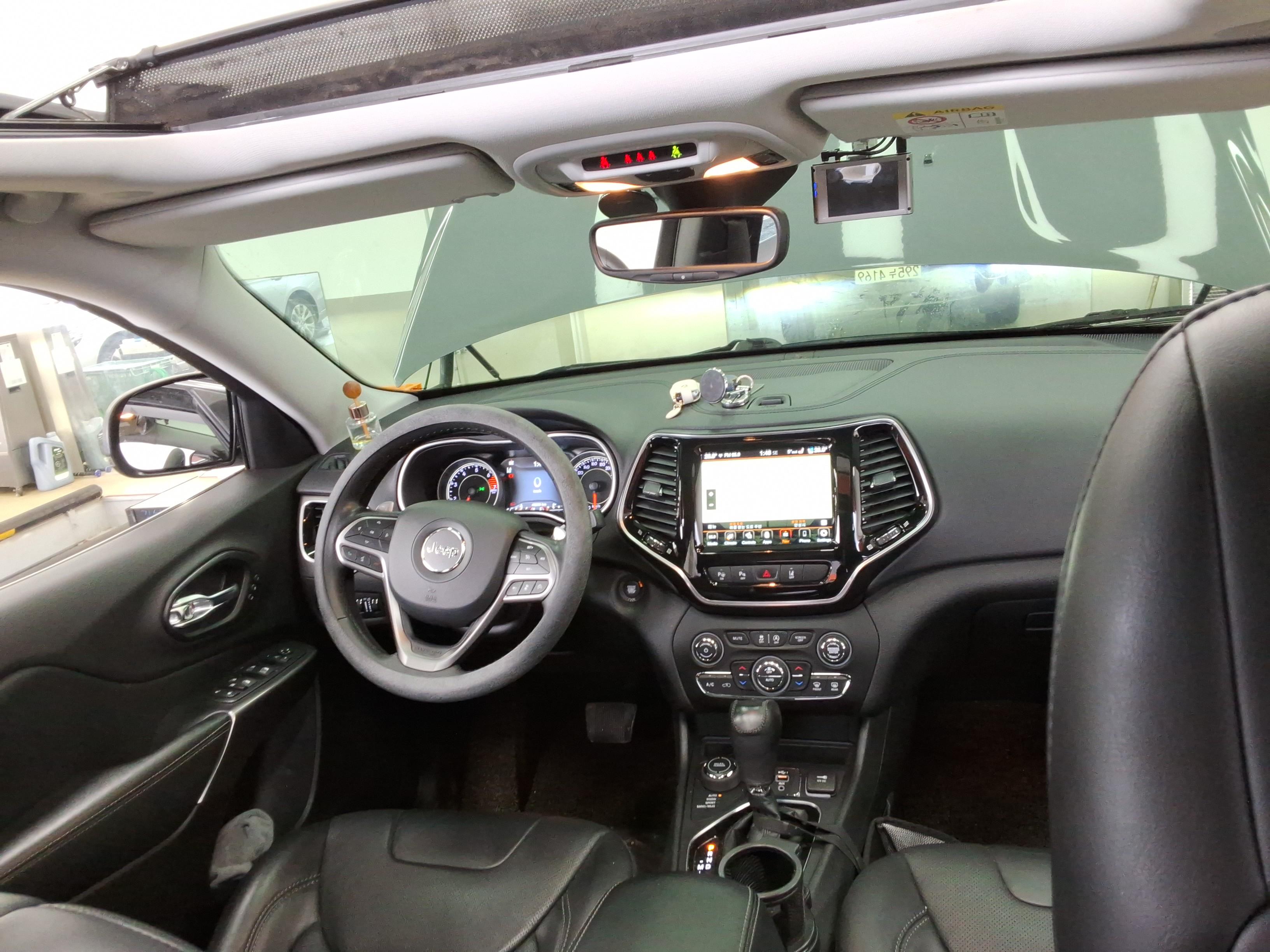 جيب شيروكي 2021 - صورة 13