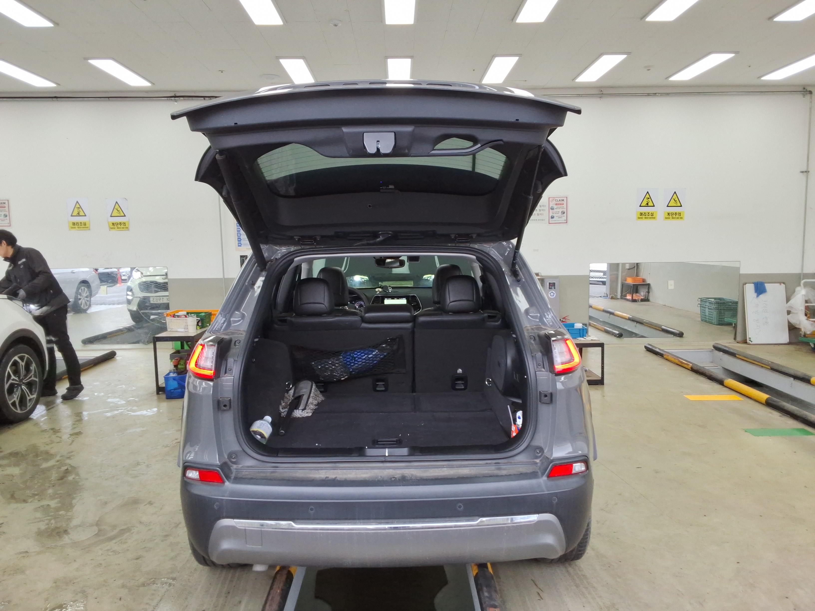 جيب شيروكي 2021 - صورة 14