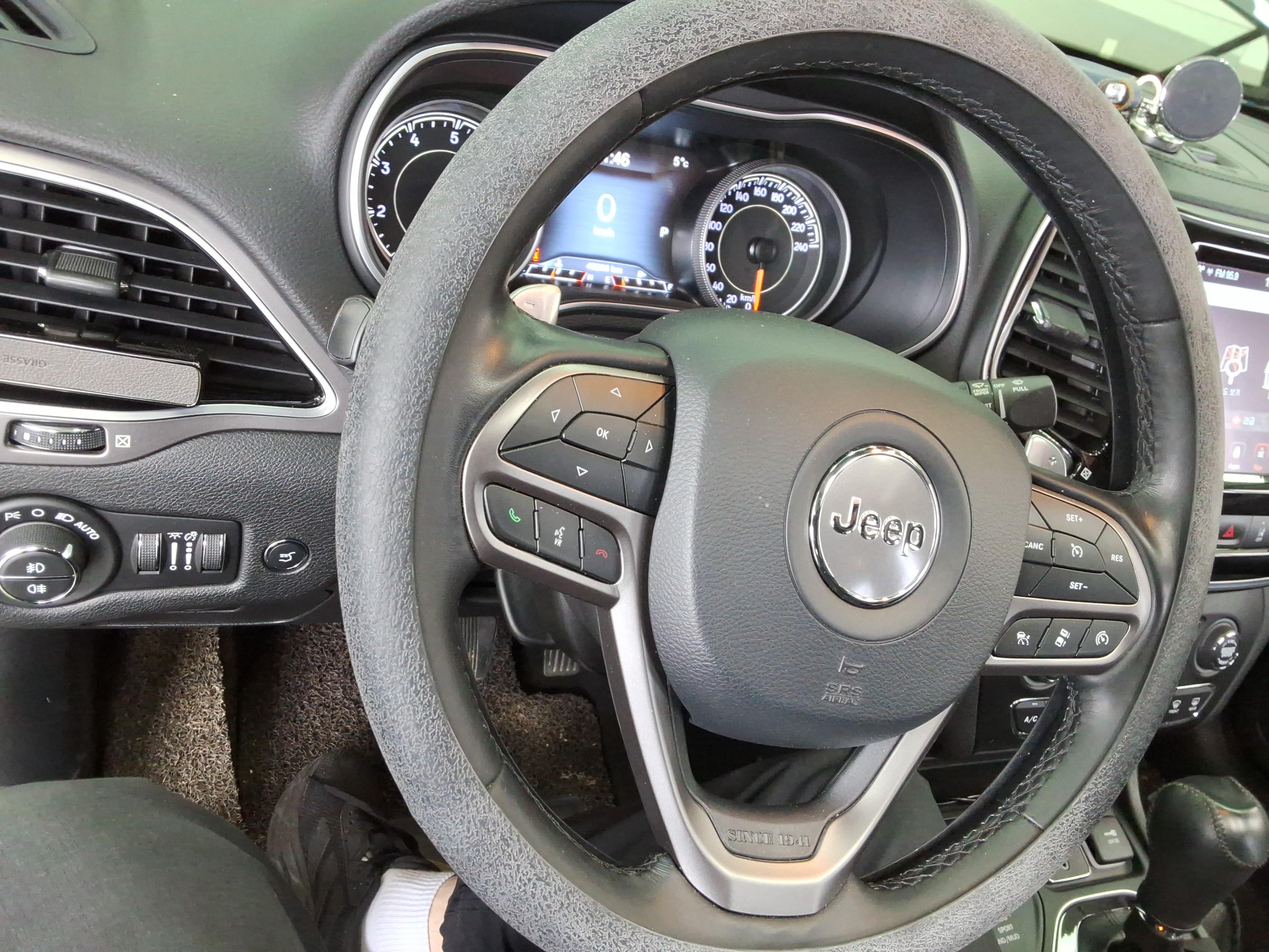 جيب شيروكي 2021 - صورة 15