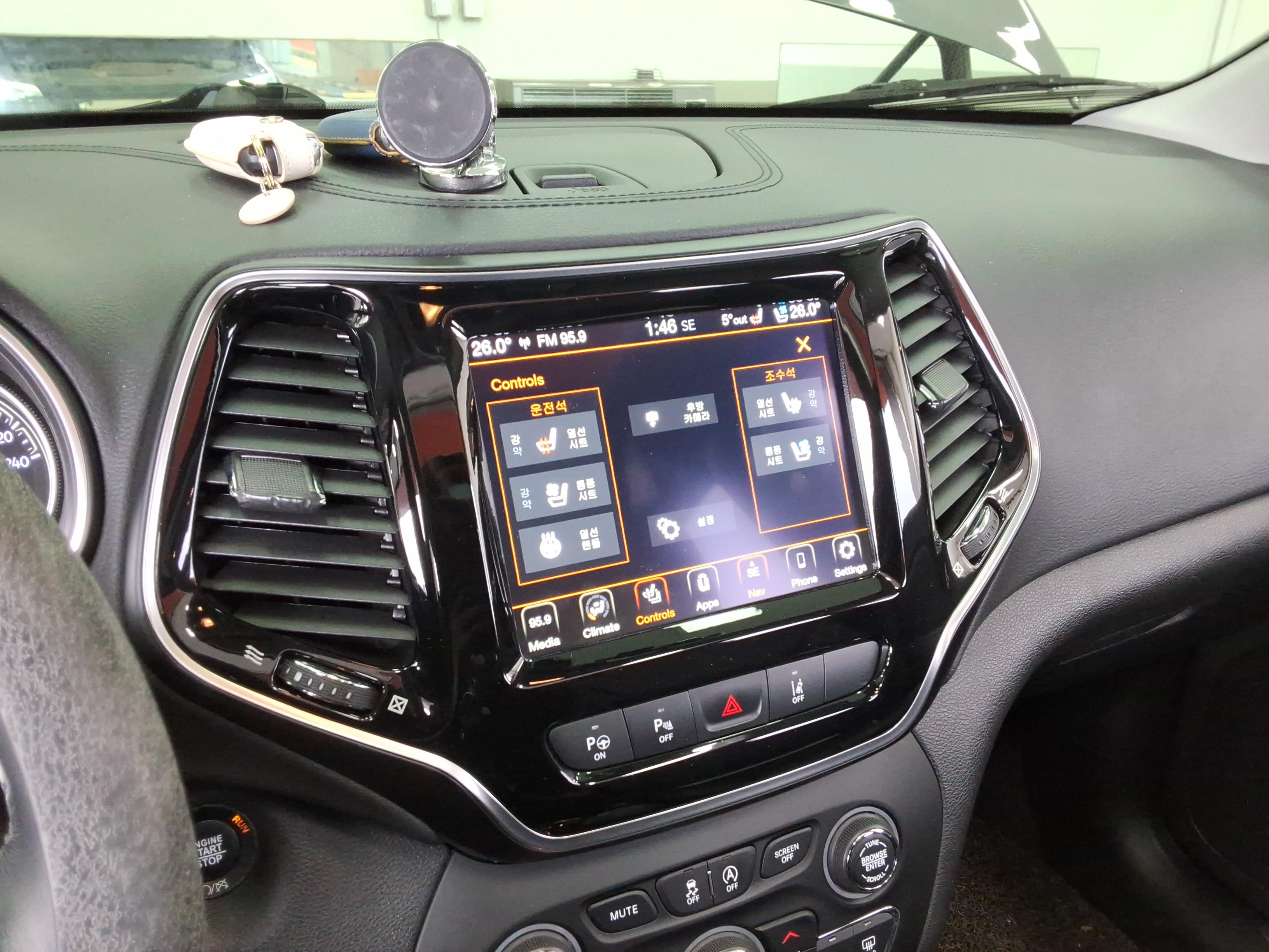 جيب شيروكي 2021 - صورة 16