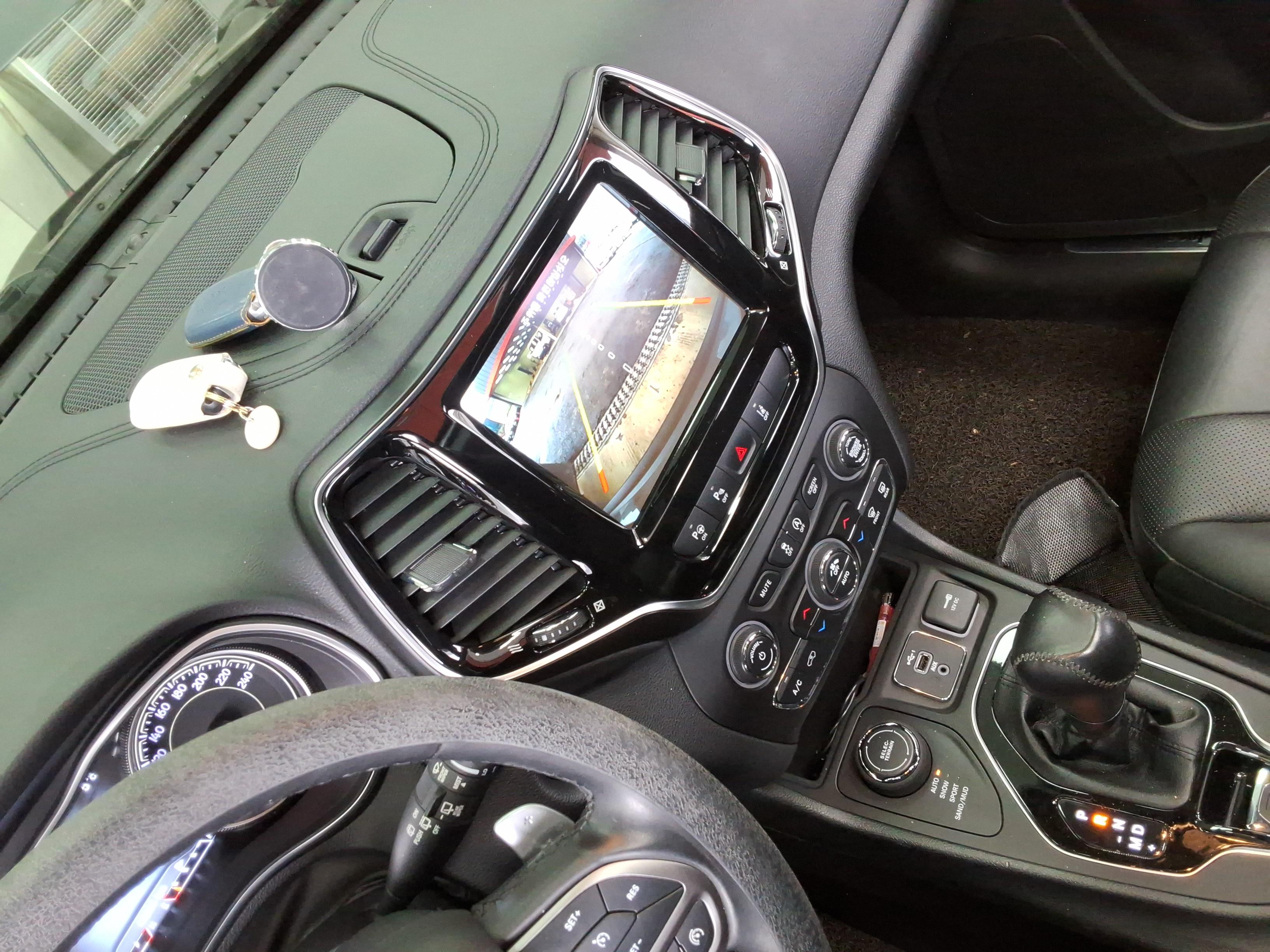 جيب شيروكي 2021 - صورة 17