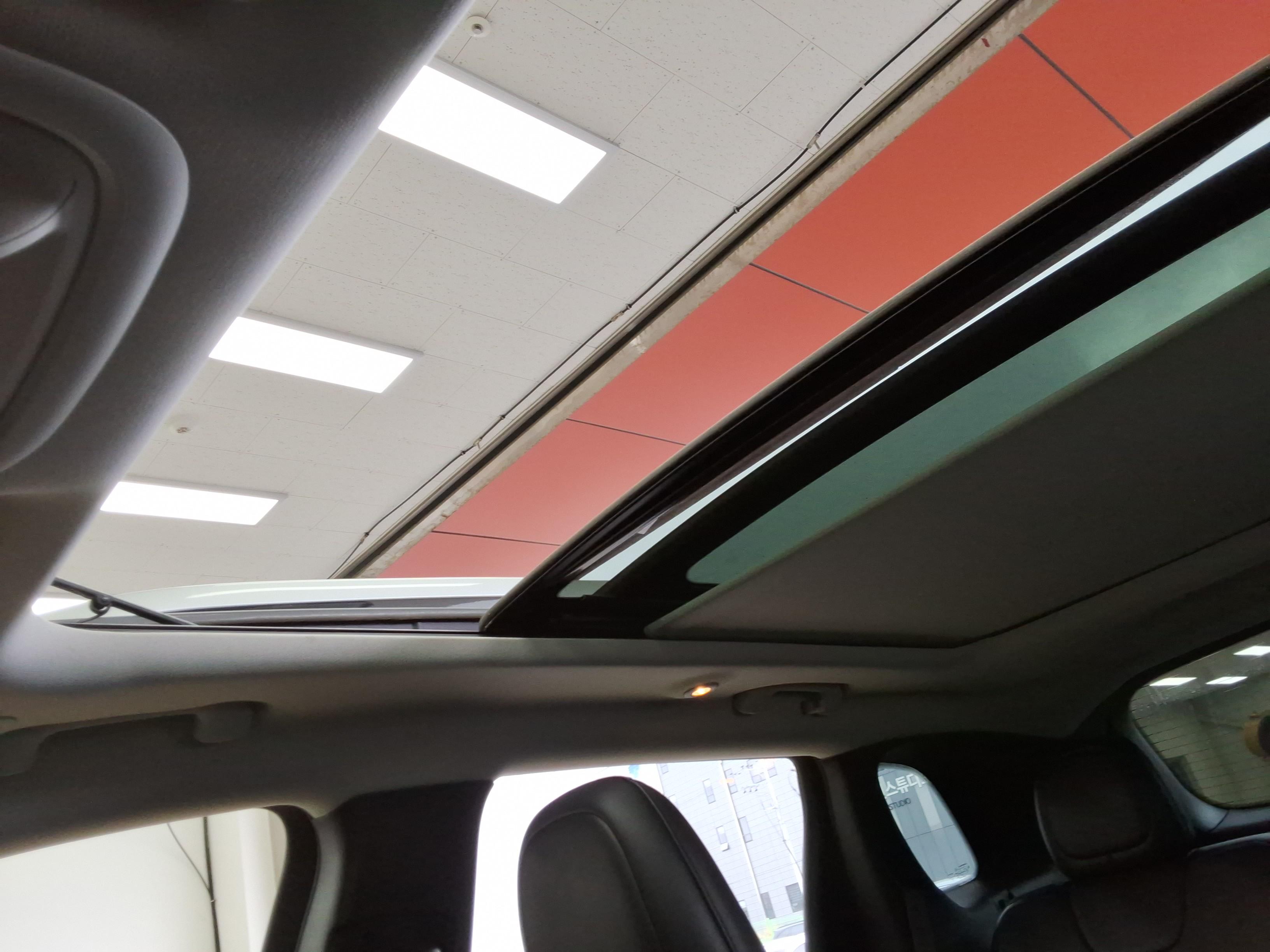 جيب شيروكي 2021 - صورة 18