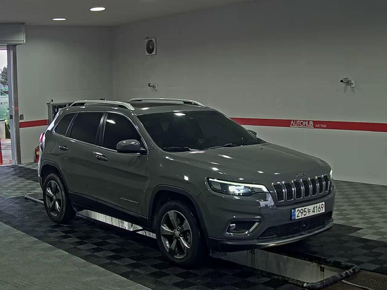 جيب شيروكي 2021 - صورة 2