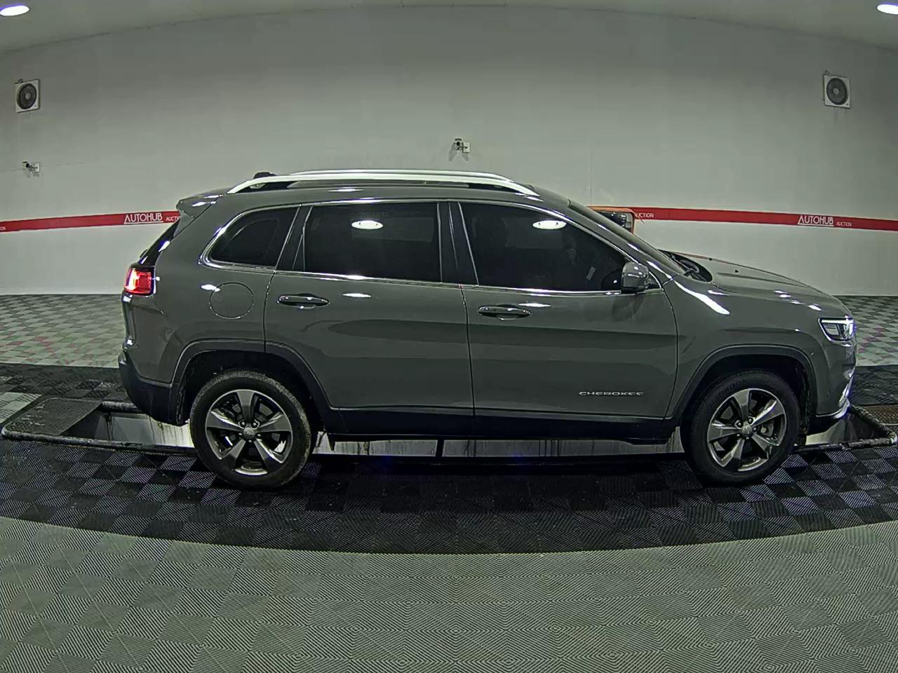 جيب شيروكي 2021 - صورة 3