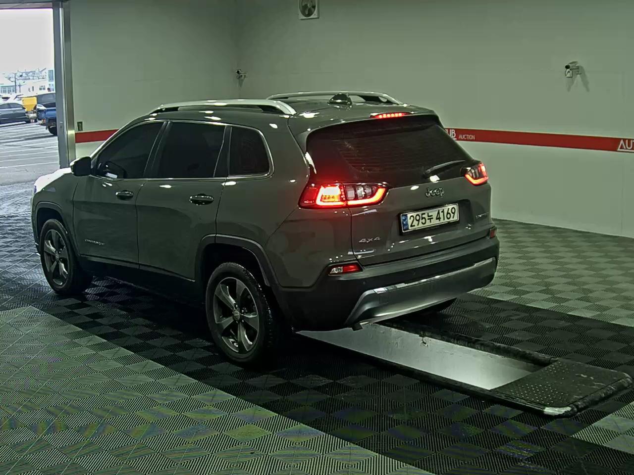 جيب شيروكي 2021 - صورة 5