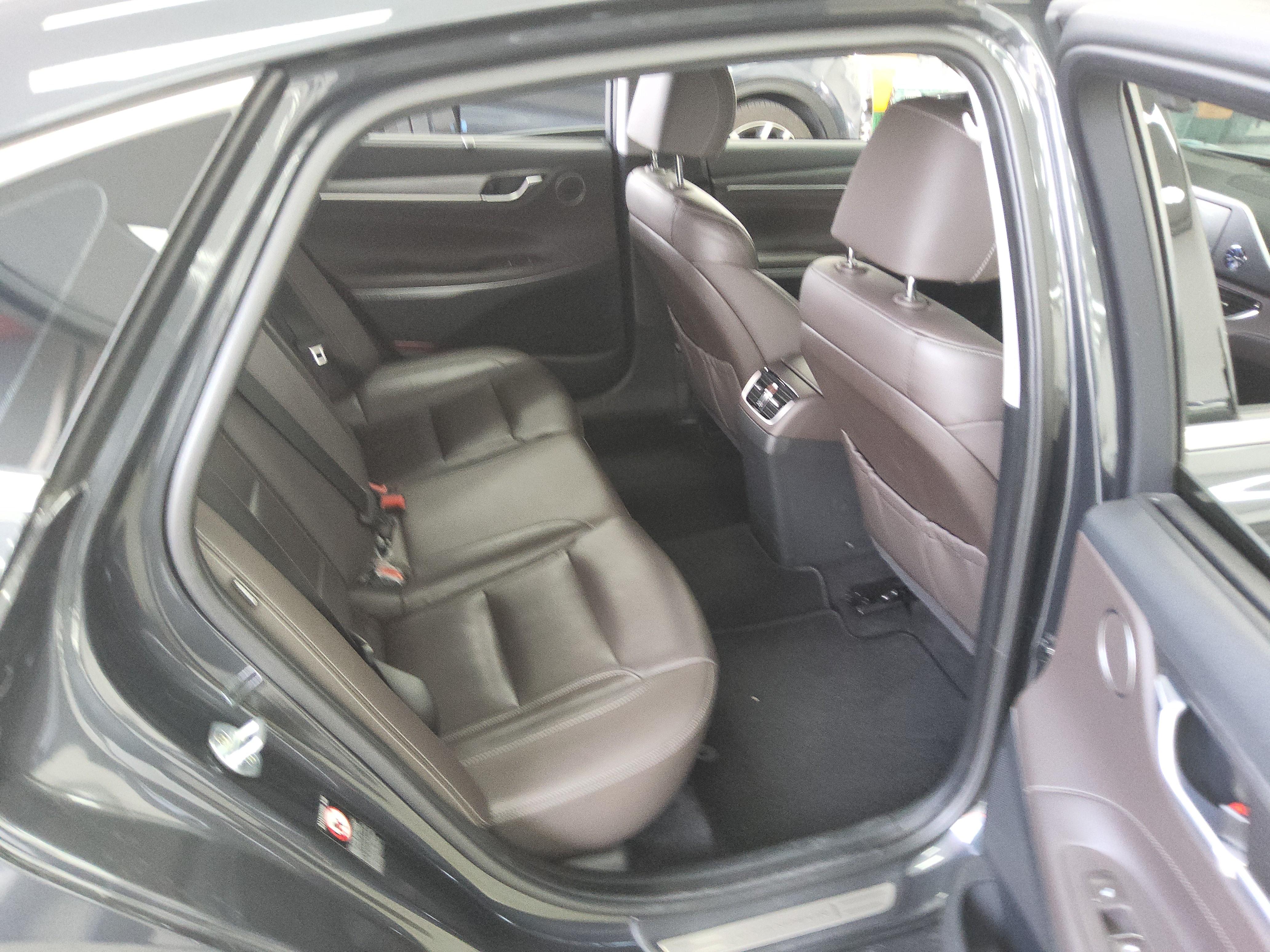 هيونداي جرانجر 2018 - صورة 12