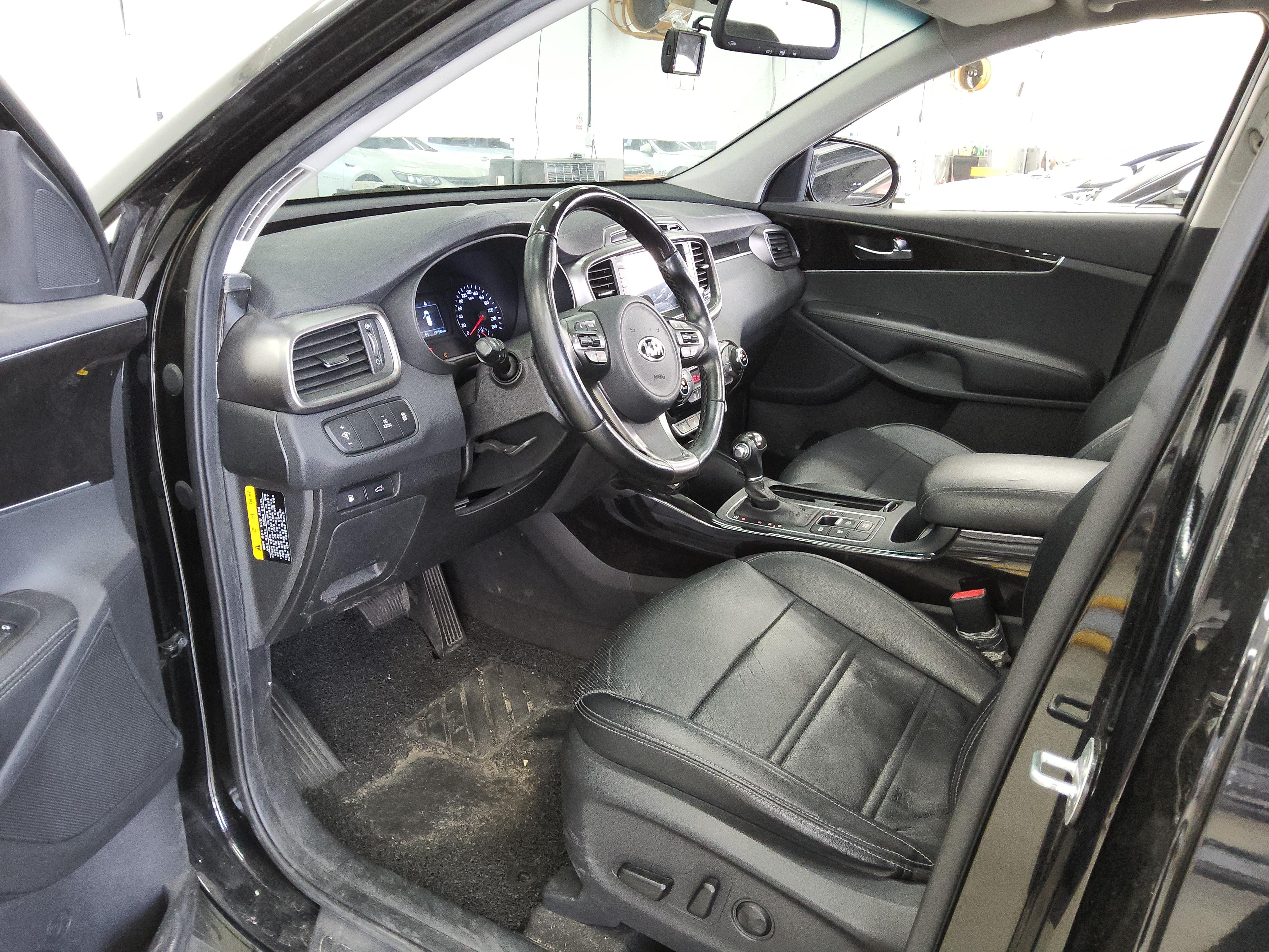 كيا سورينتو 2015 - صورة 10