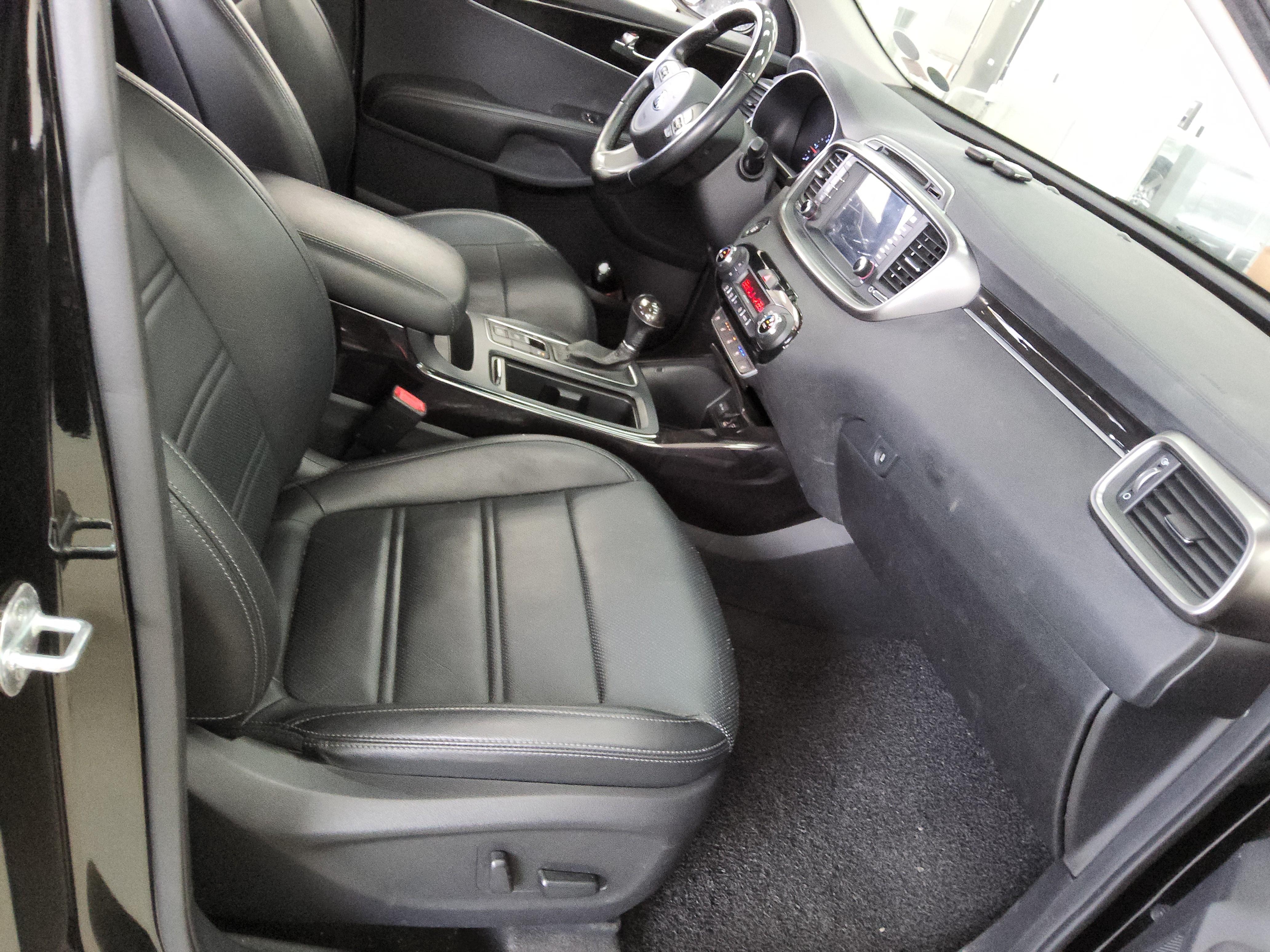 كيا سورينتو 2015 - صورة 14