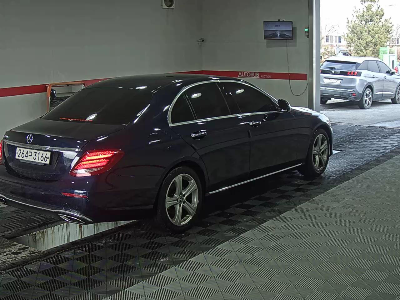 مرسيدس بنز إي كلاس 2018 - صورة 4