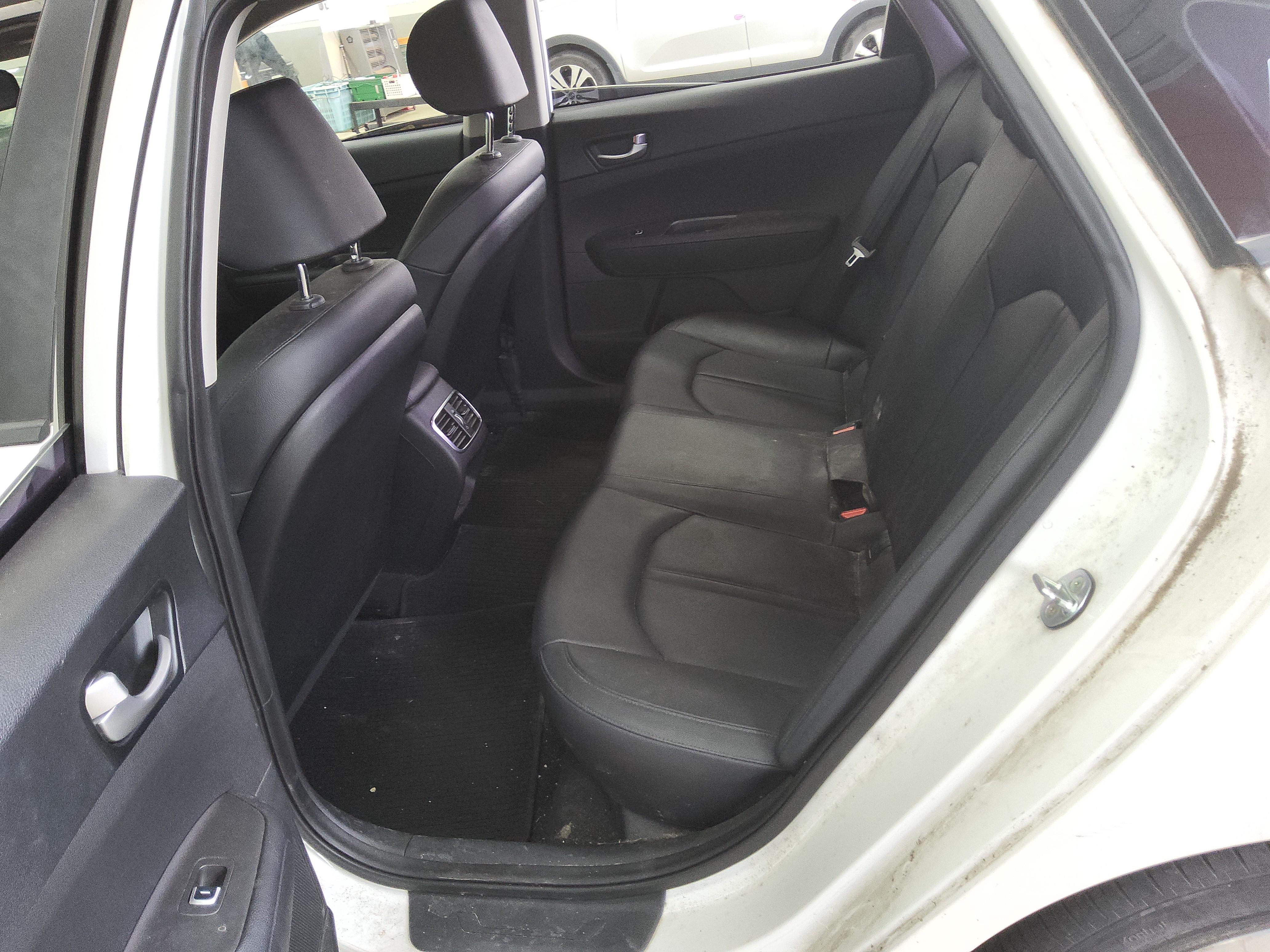 كيا K5 2017 - صورة 11