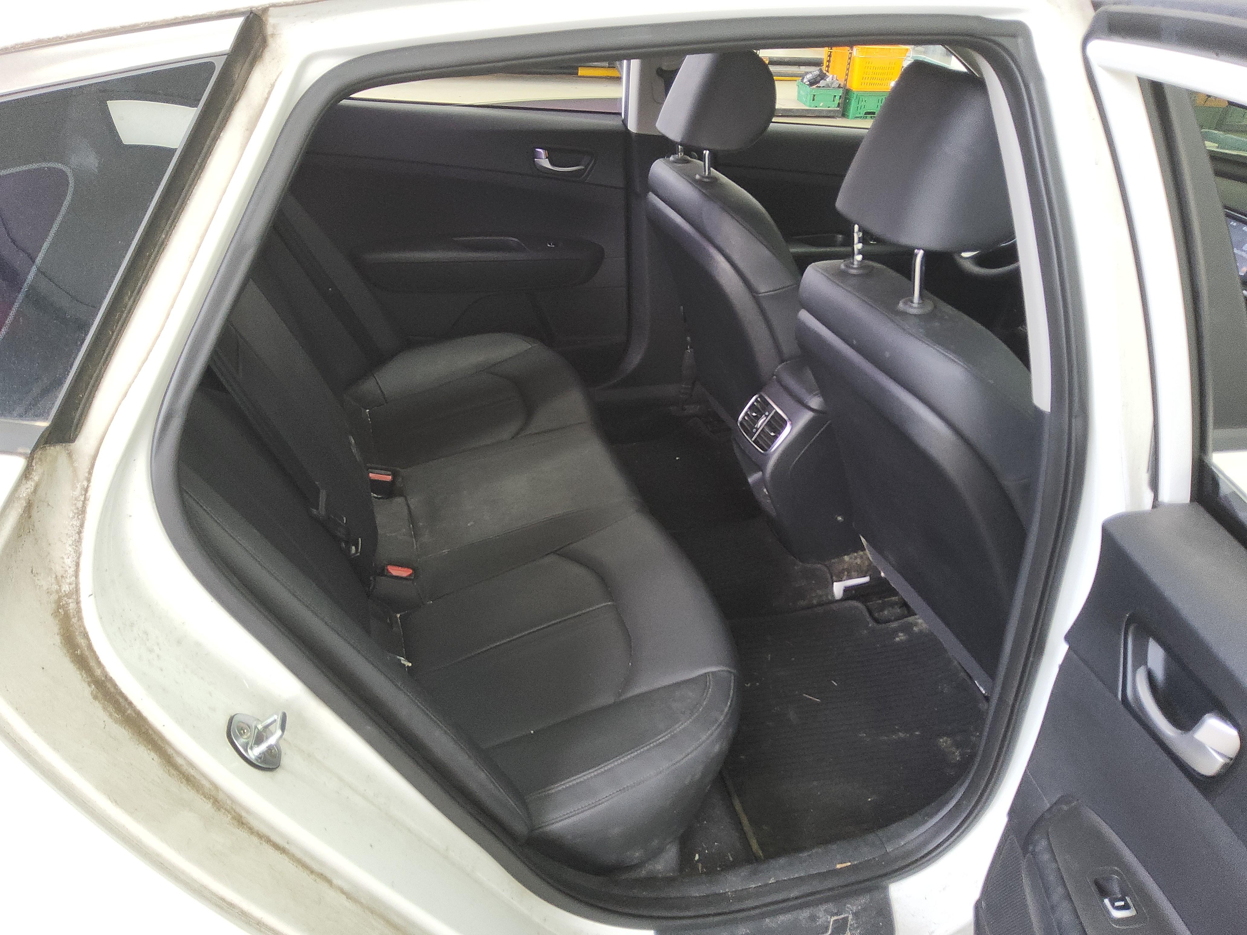 كيا K5 2017 - صورة 12