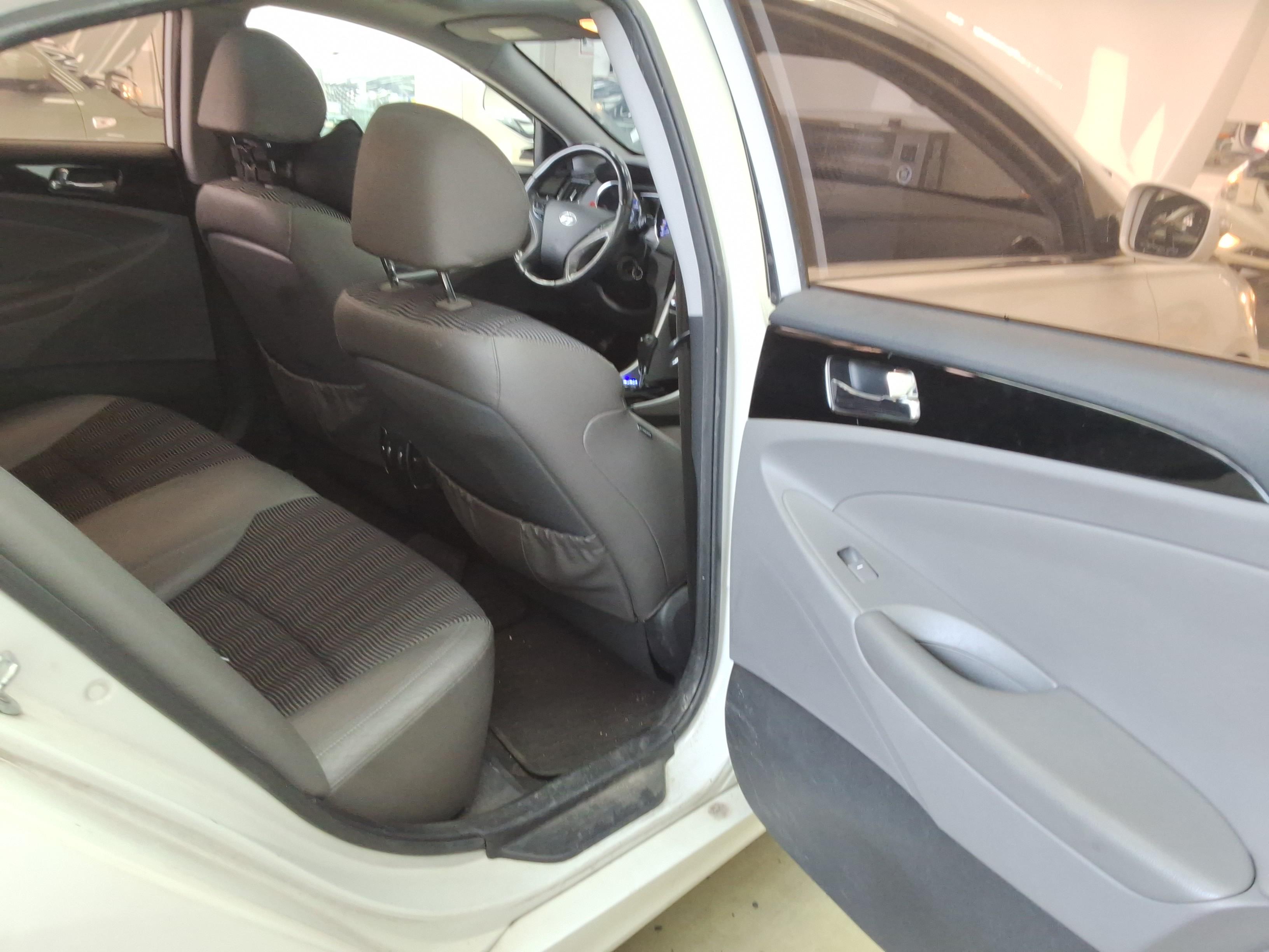 هيونداي سوناتا 2011 - صورة 11