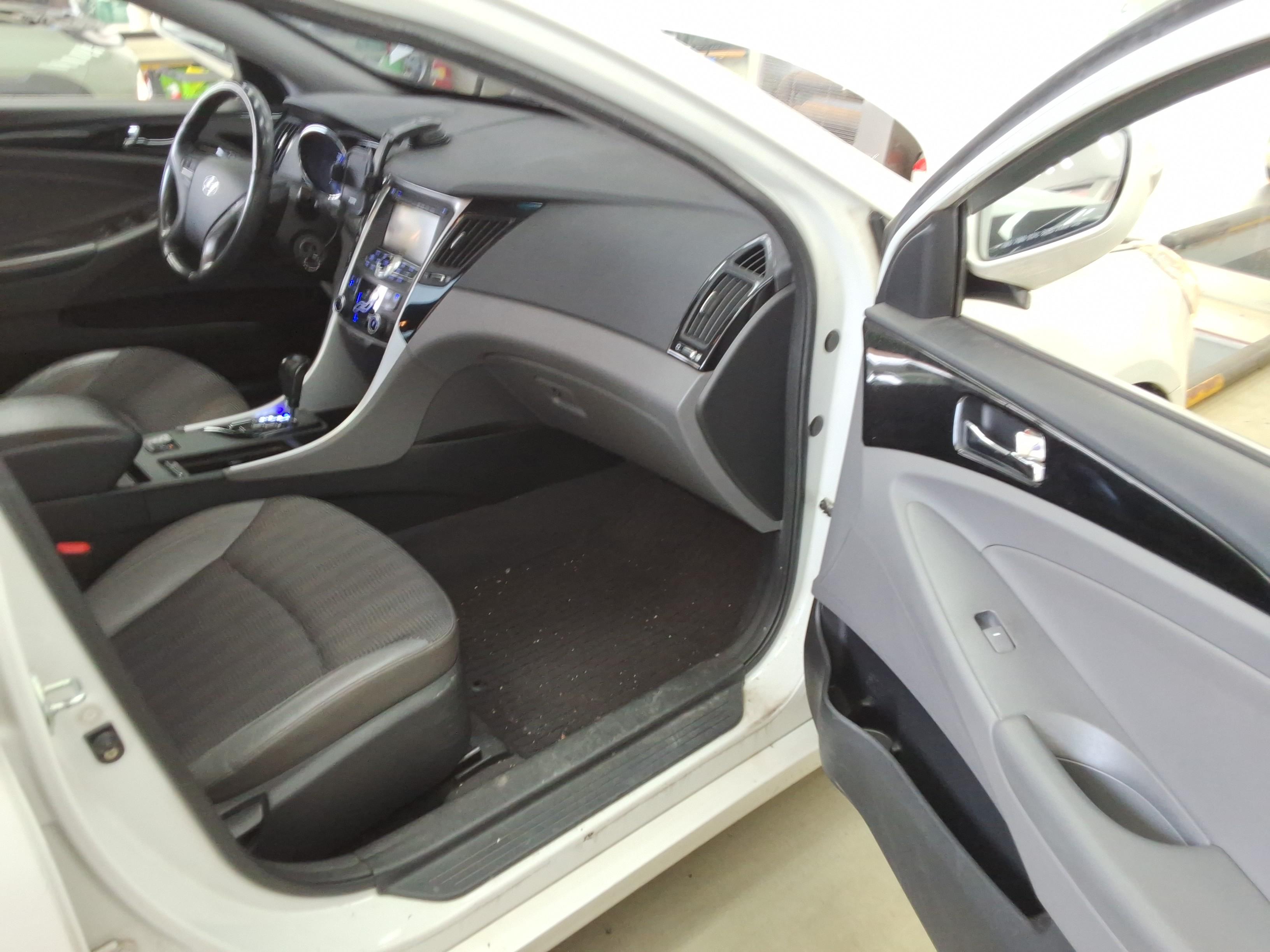 هيونداي سوناتا 2011 - صورة 12