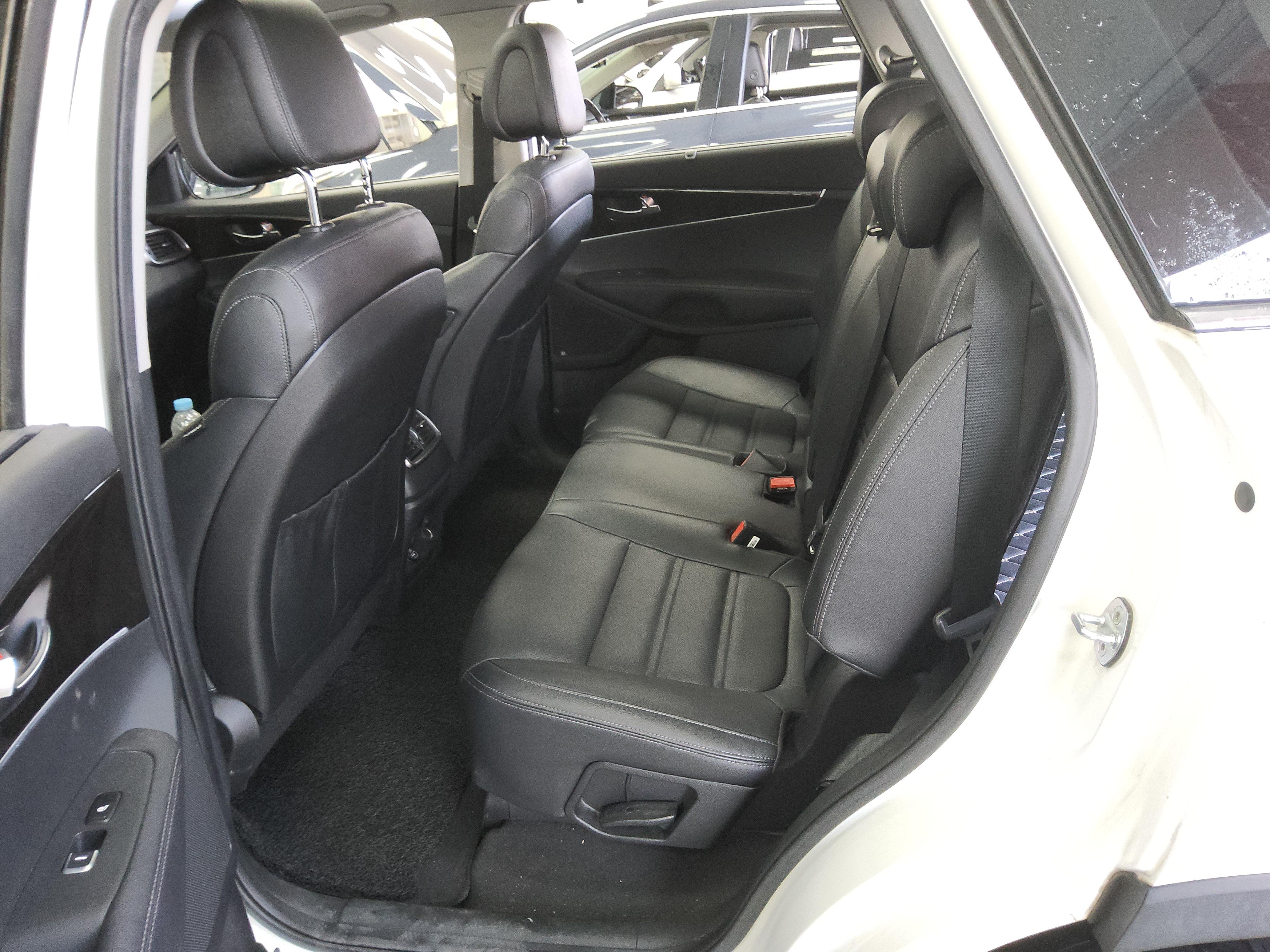 كيا سورينتو 2017 - صورة 11