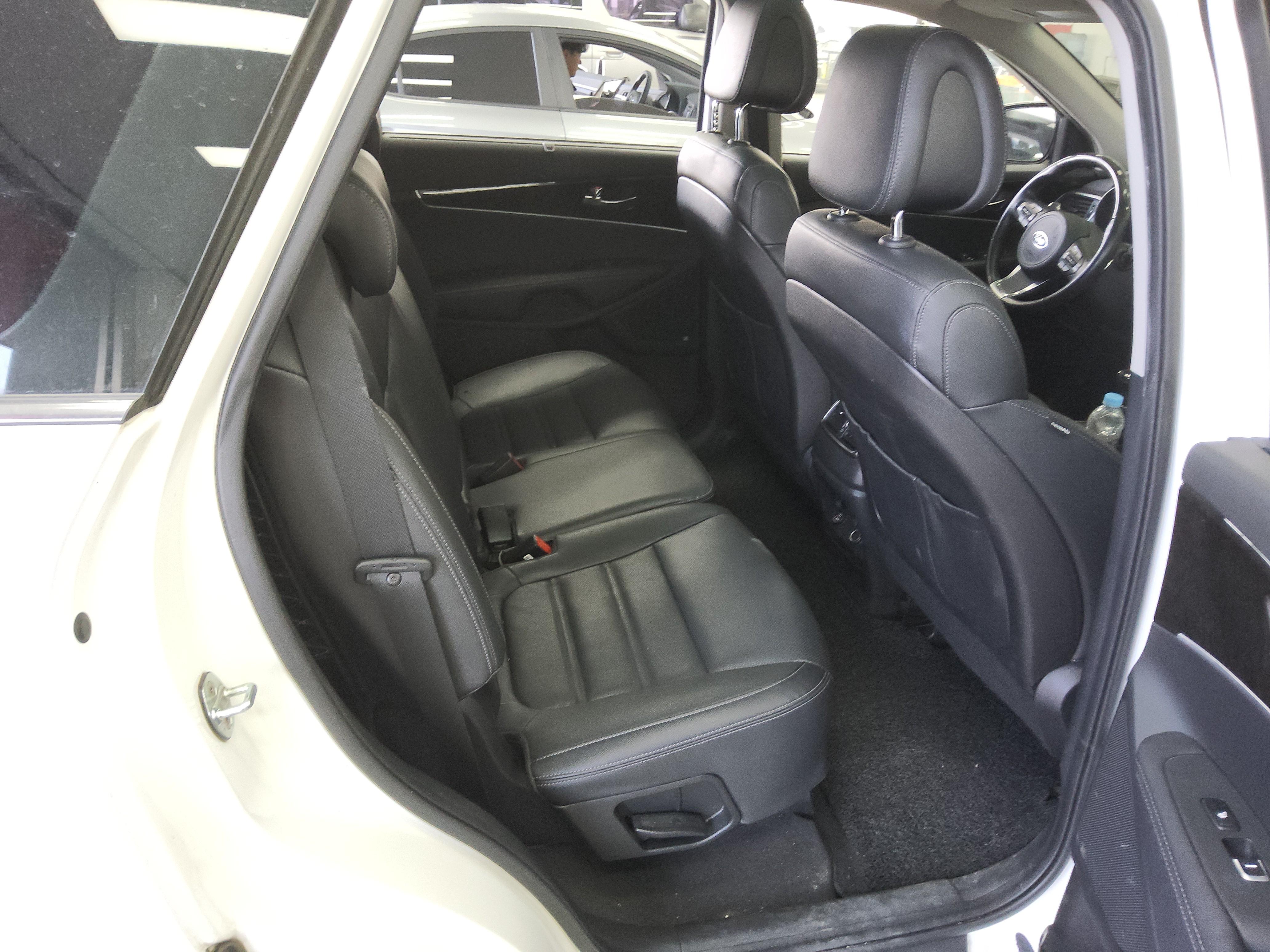 كيا سورينتو 2017 - صورة 12