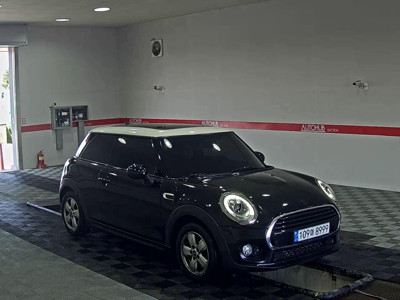 BMW MINI 2017 - Image 2