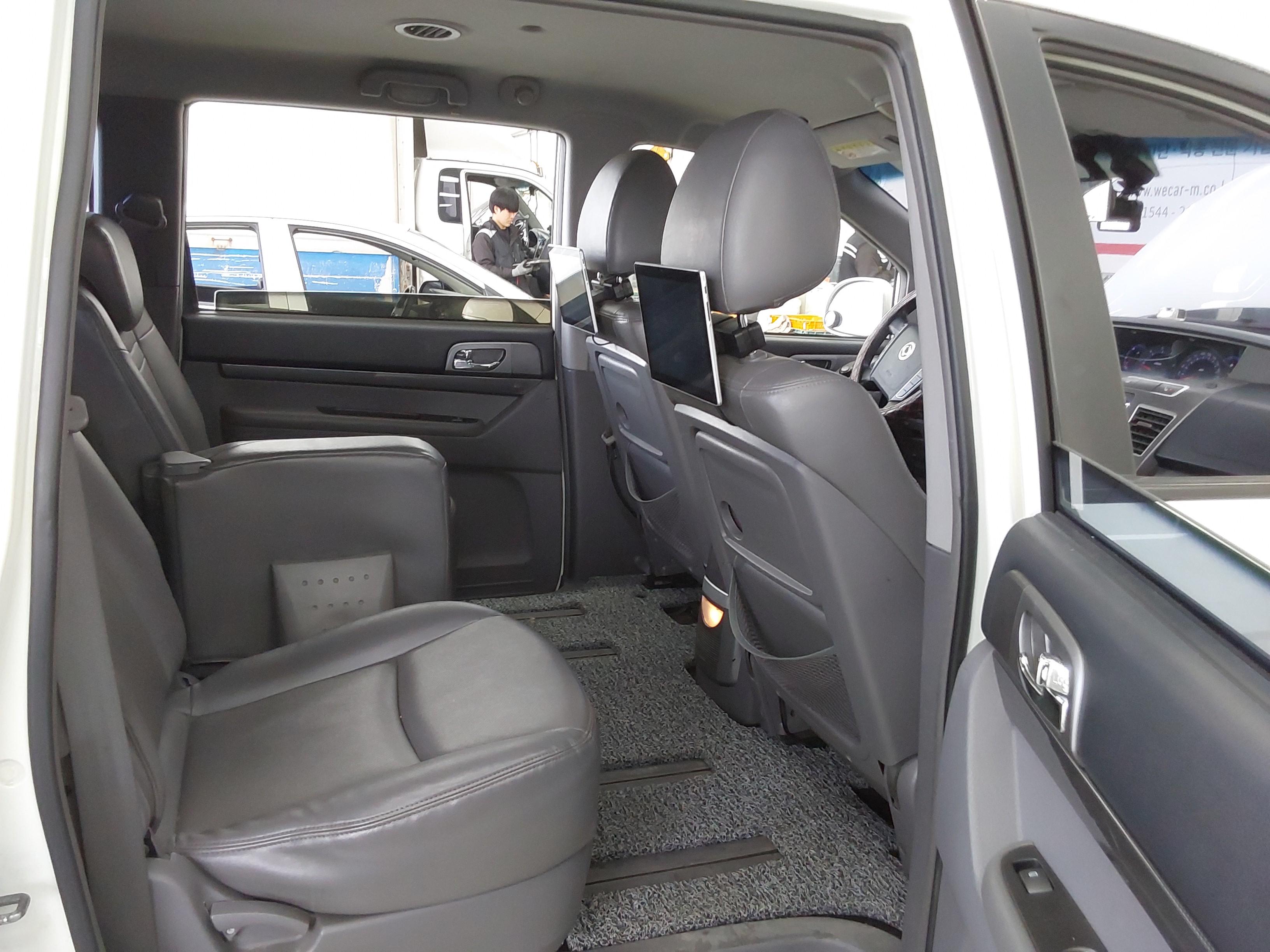 KG Mobility Korando Turismo 2015 - Image 13