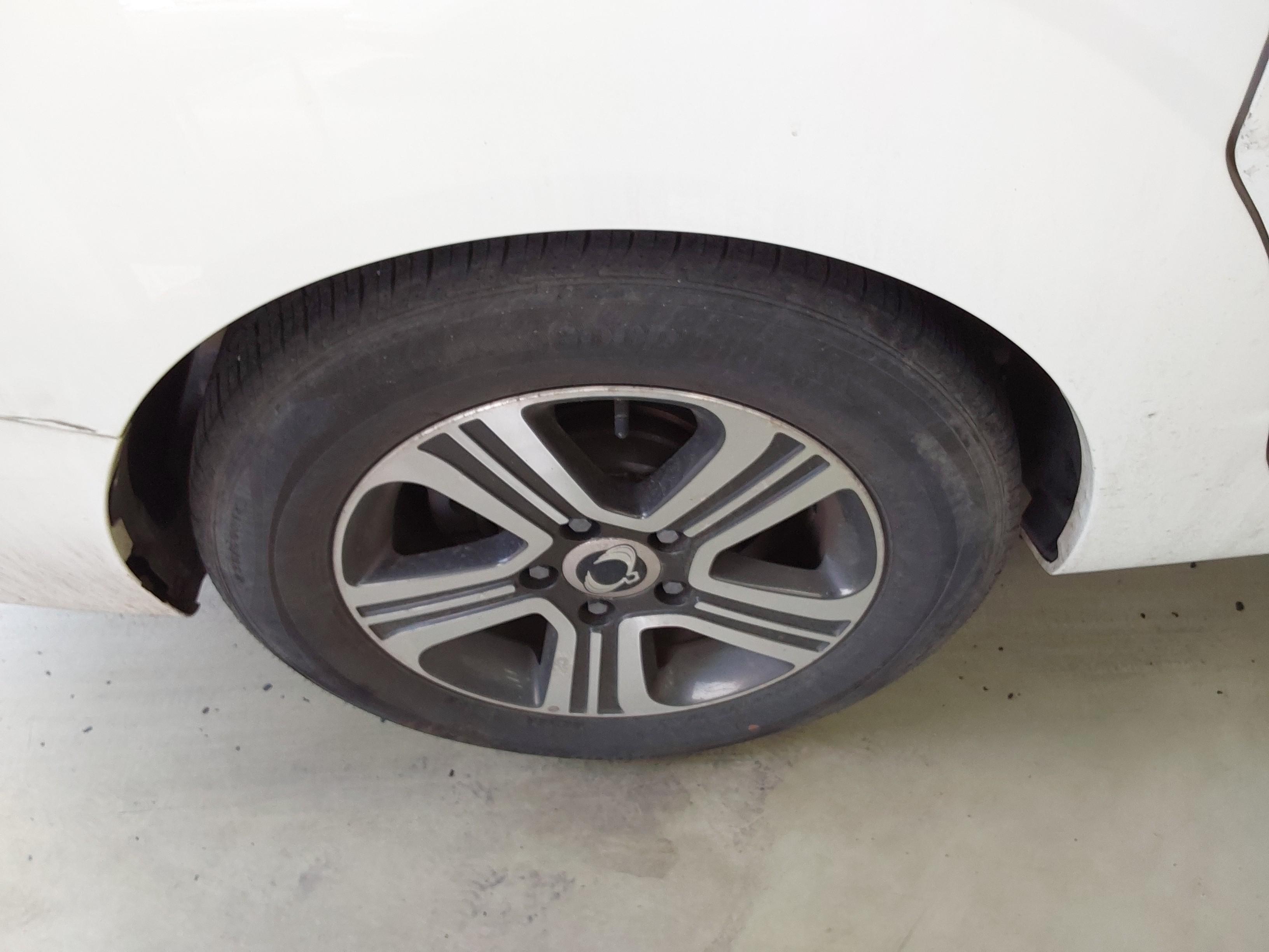 KG Mobility Korando Turismo 2015 - Image 21