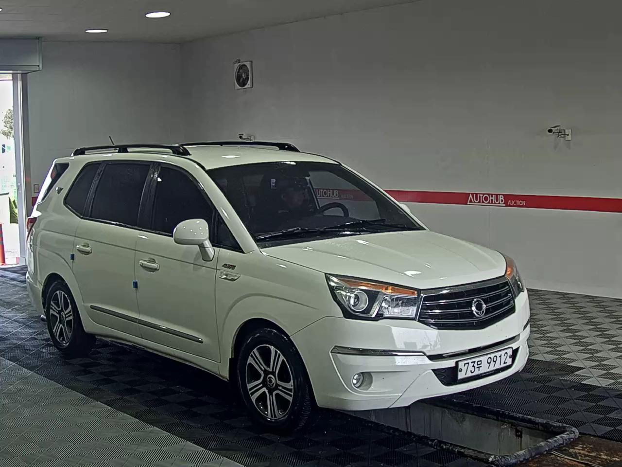 KG Mobility Korando Turismo 2015 - Image 2