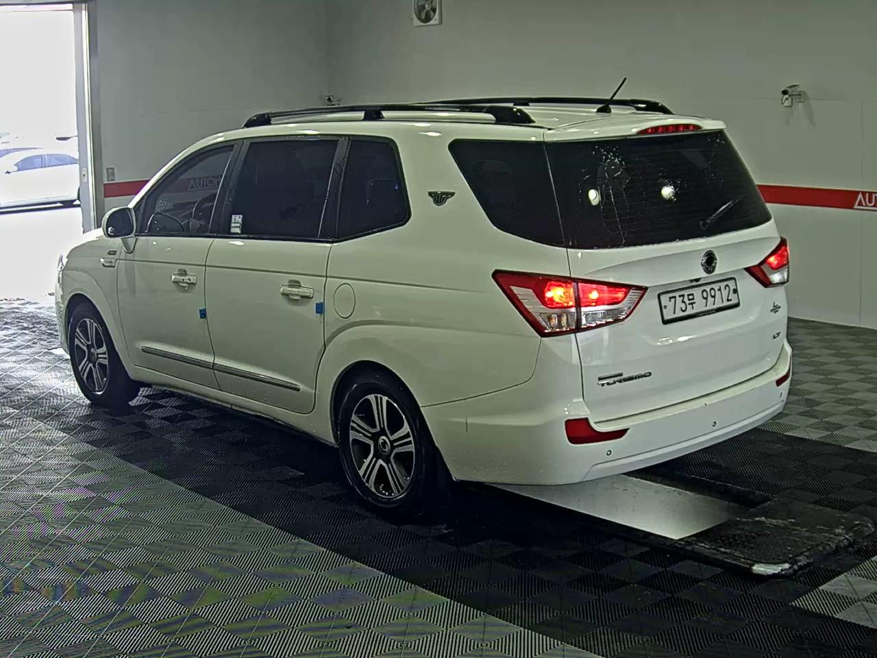 KG Mobility Korando Turismo 2015 - Image 5