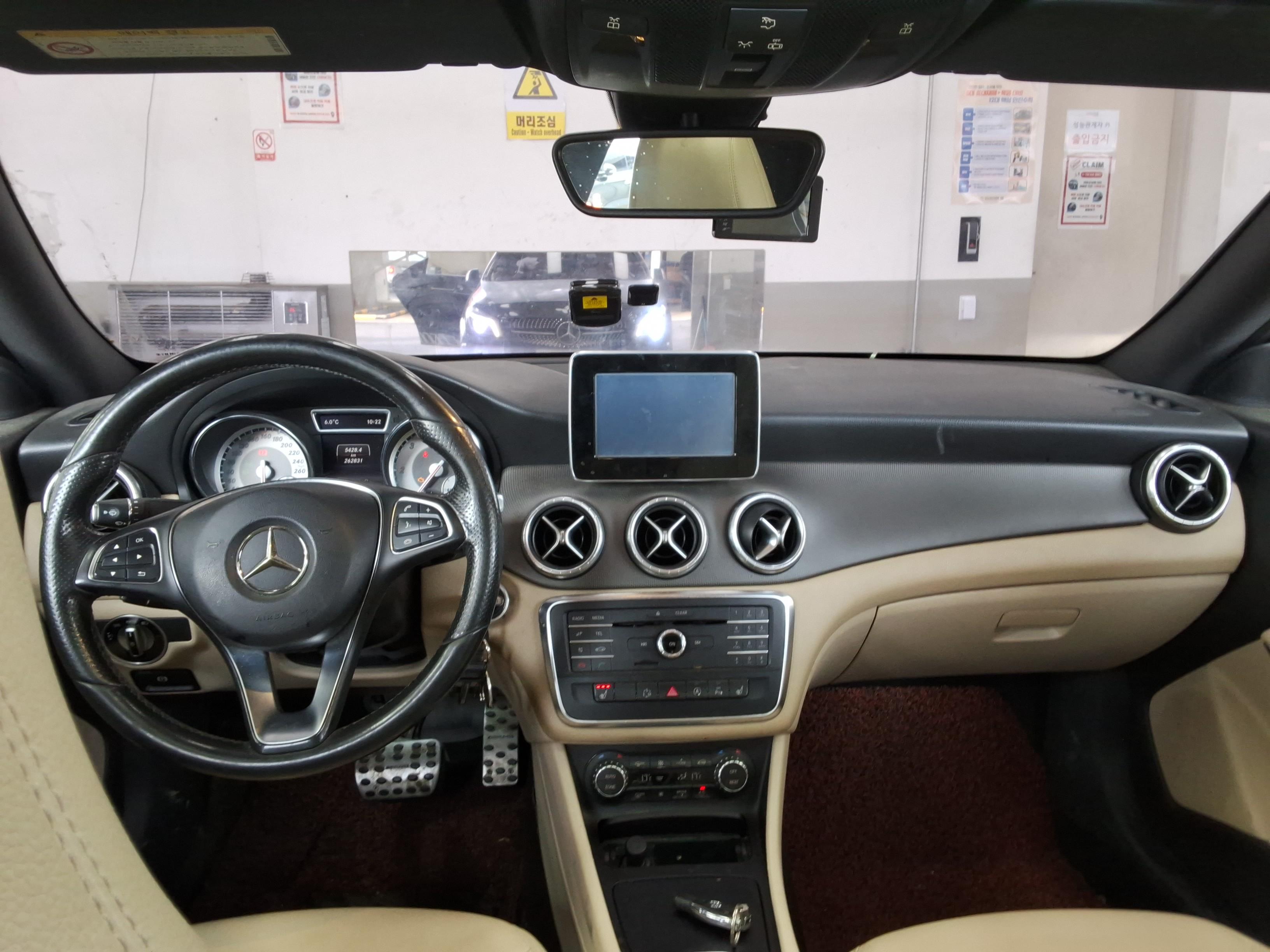 Mercedes-Benz CLA-Class 2015 - Image 11