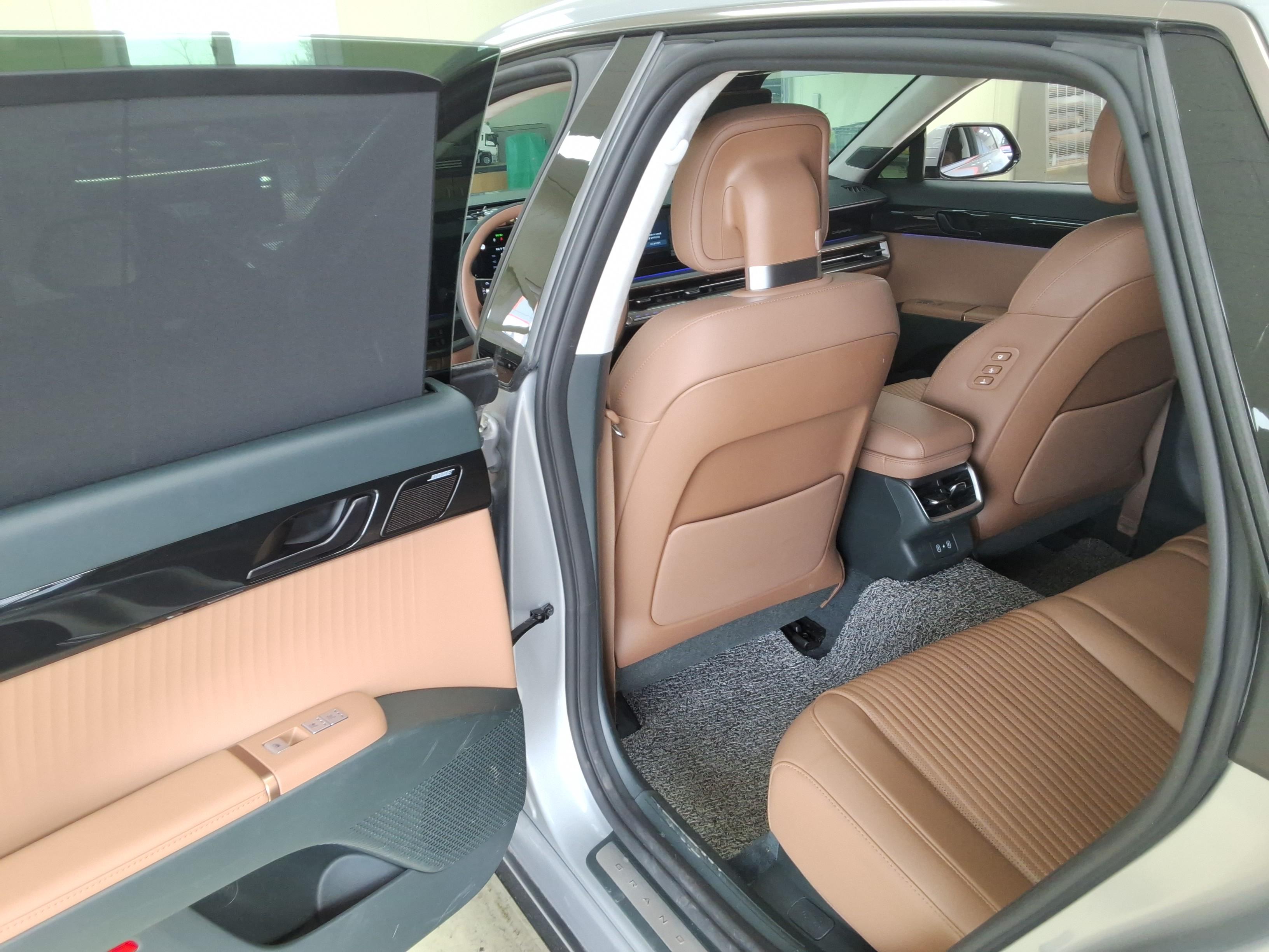 Hyundai AZERA 2023 - Image 11