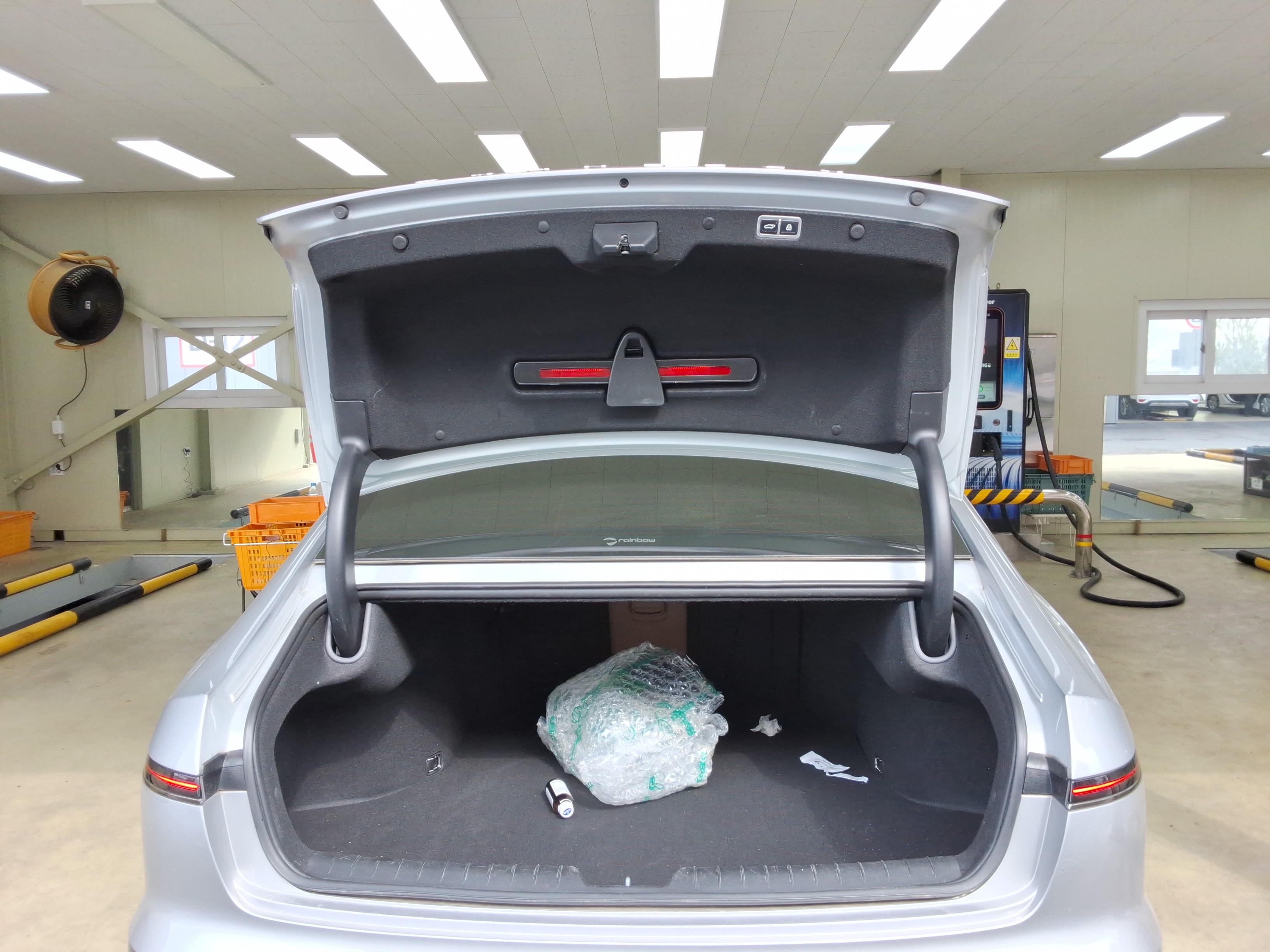 Hyundai AZERA 2023 - Image 12