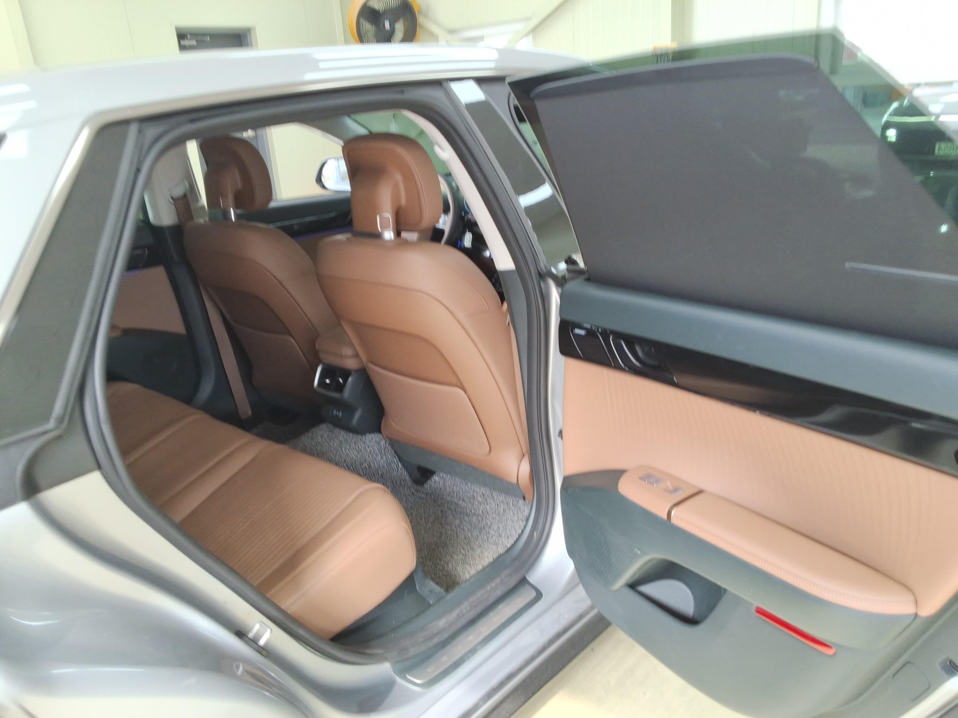 Hyundai AZERA 2023 - Image 13