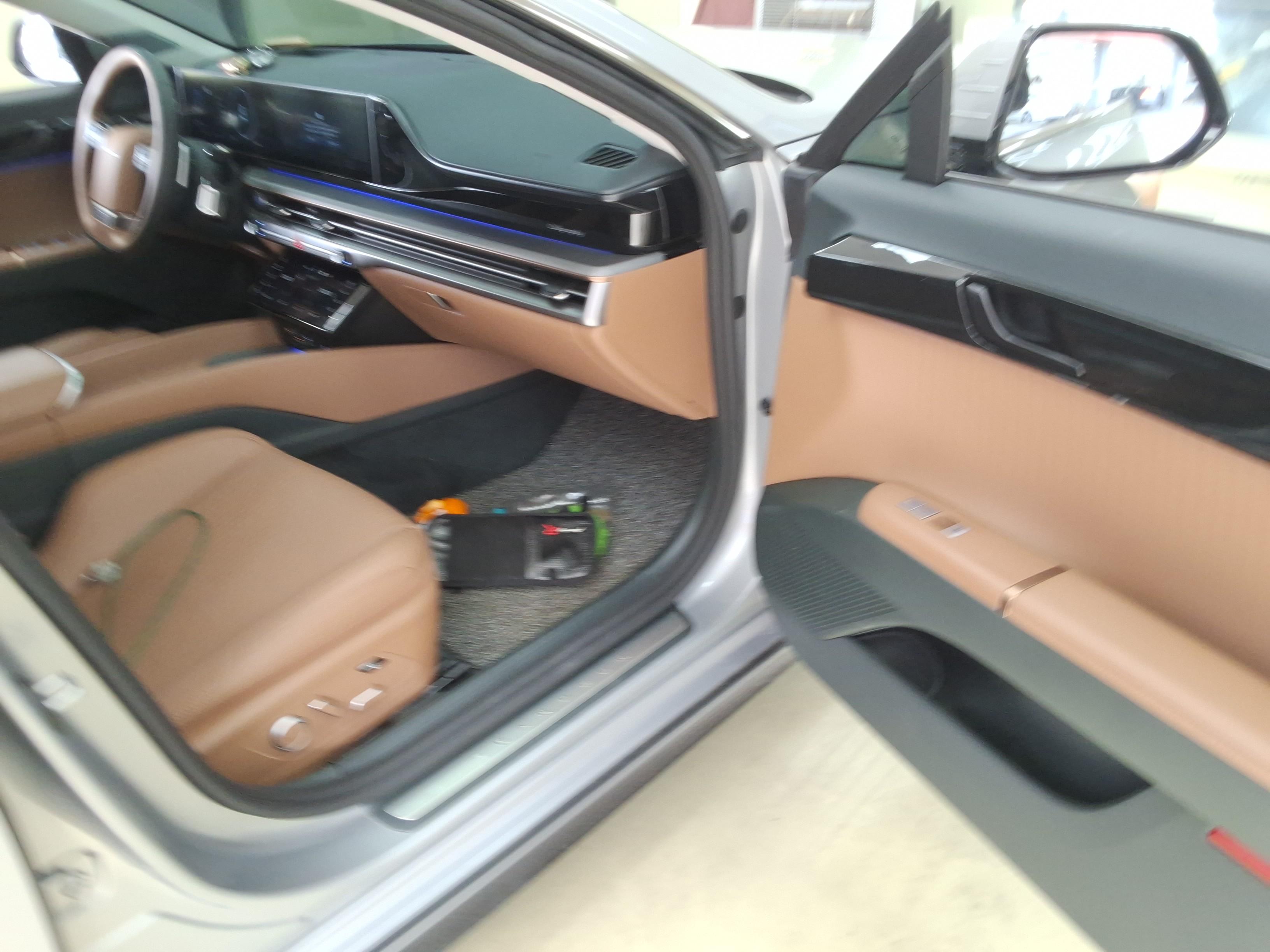 Hyundai AZERA 2023 - Image 14