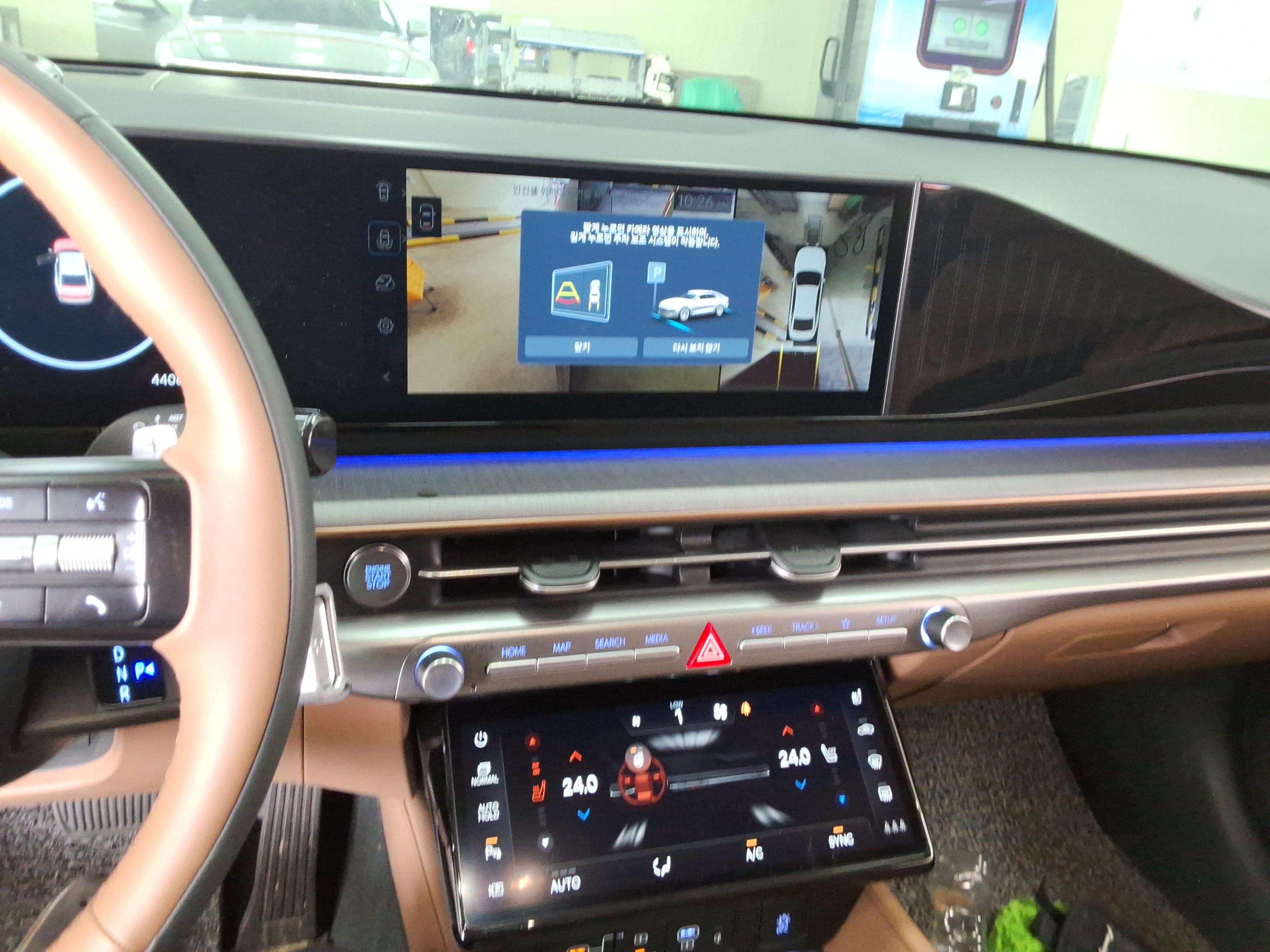 Hyundai AZERA 2023 - Image 18