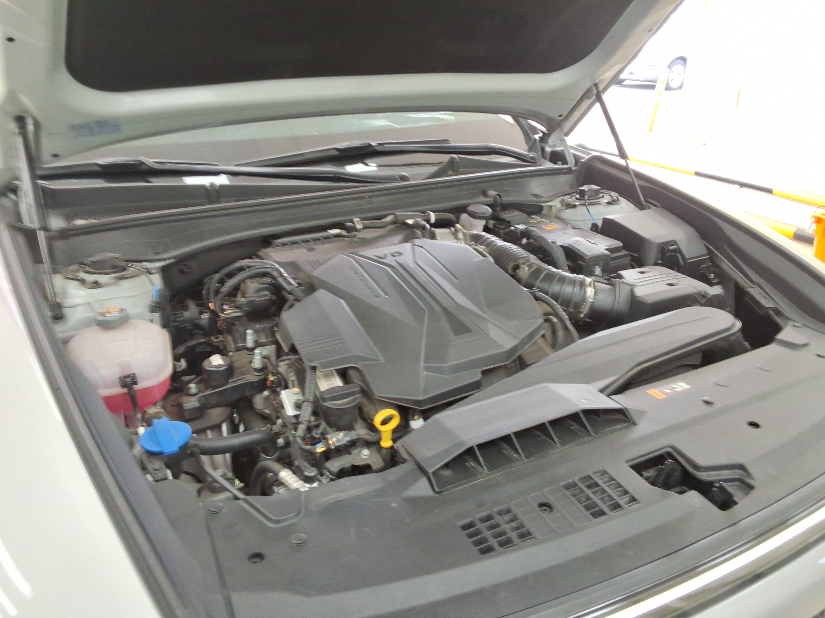 Hyundai AZERA 2023 - Image 19