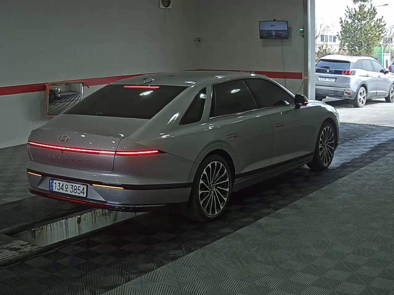 Hyundai AZERA 2023 - Image 4