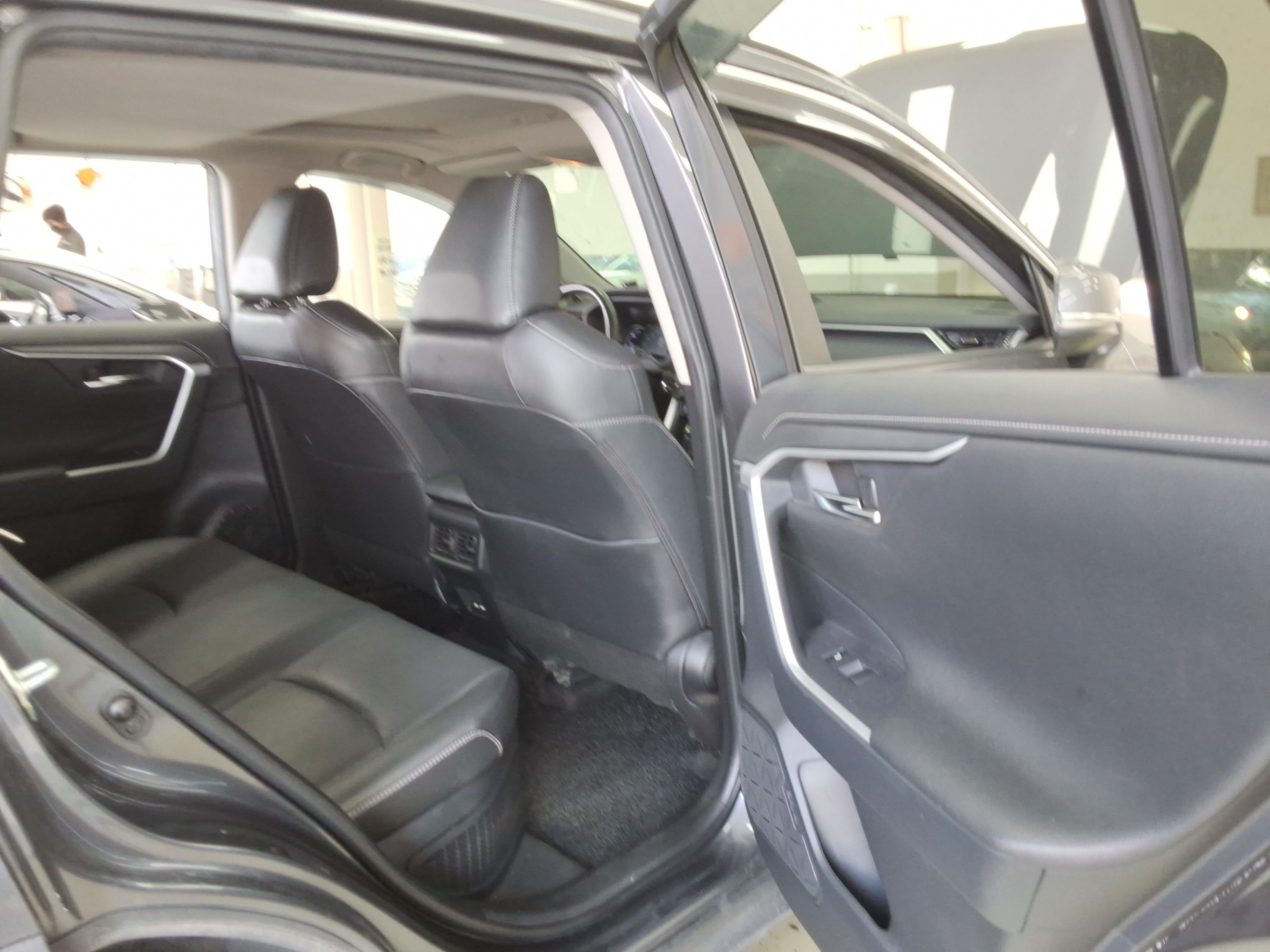 تويوتا راف 4 2021 - صورة 11