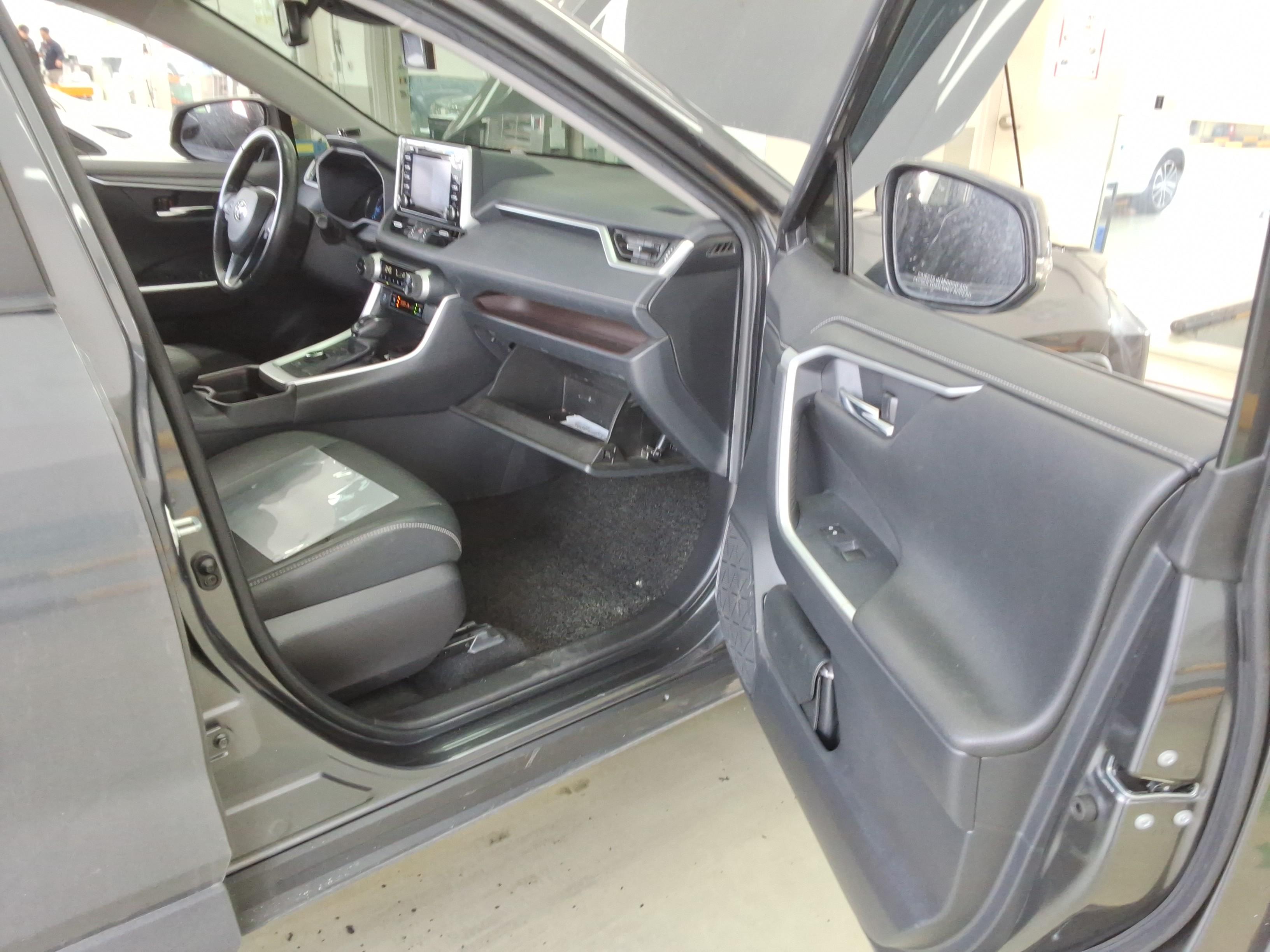 تويوتا راف 4 2021 - صورة 12