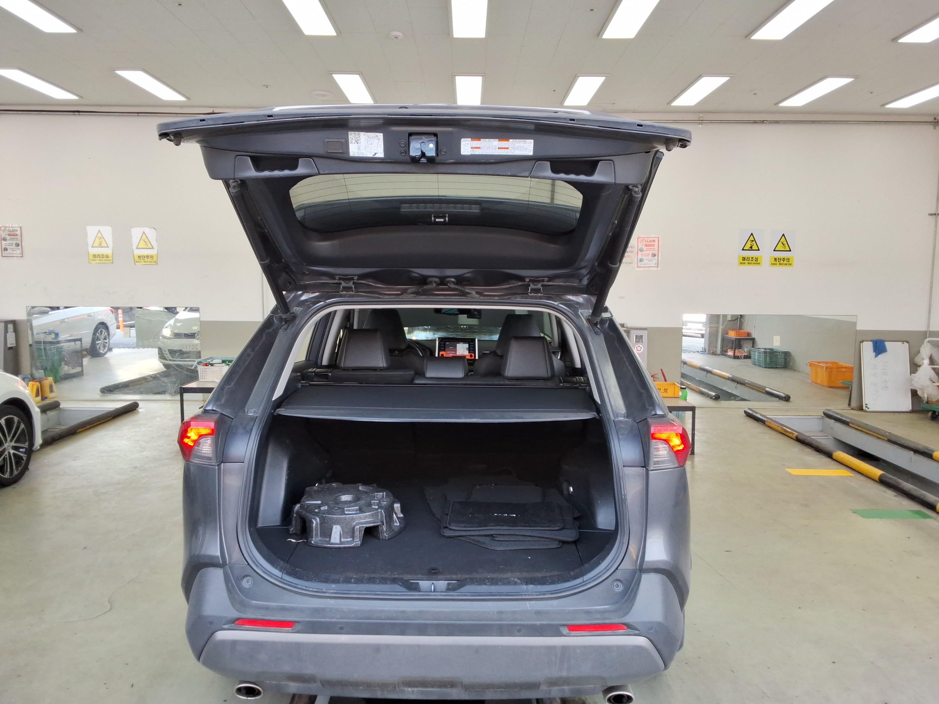 تويوتا راف 4 2021 - صورة 14