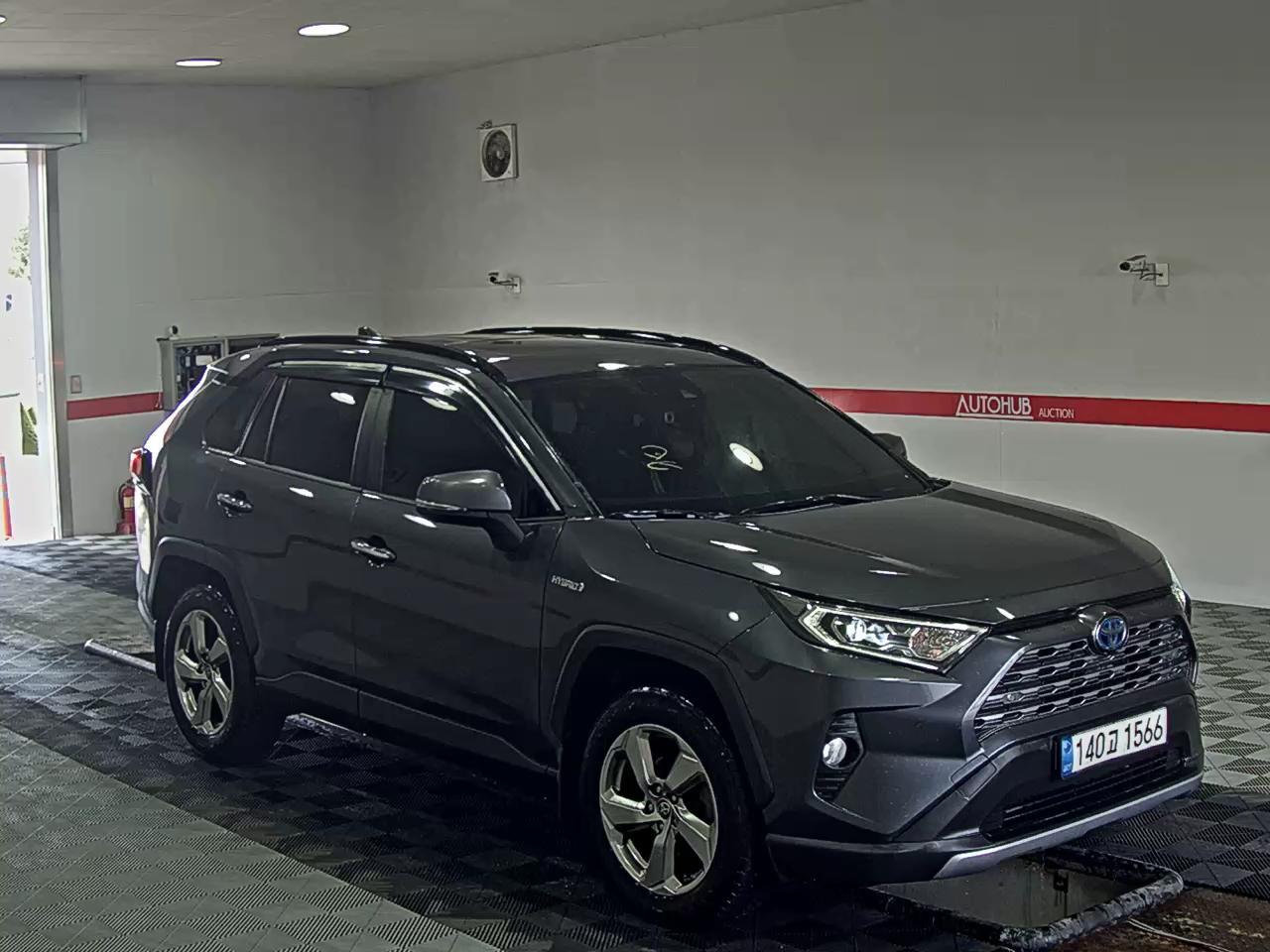 تويوتا راف 4 2021 - صورة 2