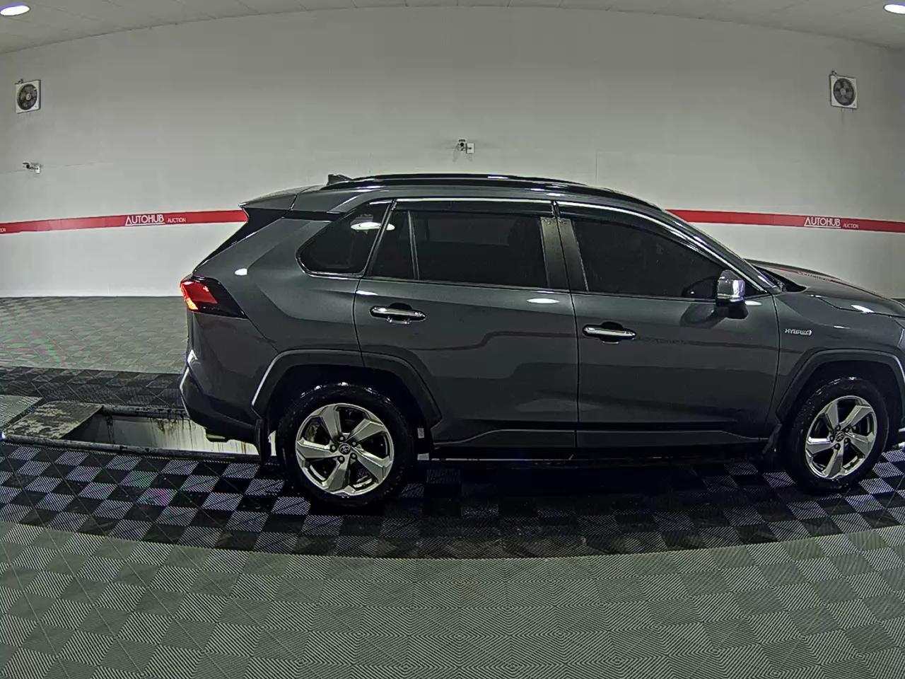 تويوتا راف 4 2021 - صورة 3