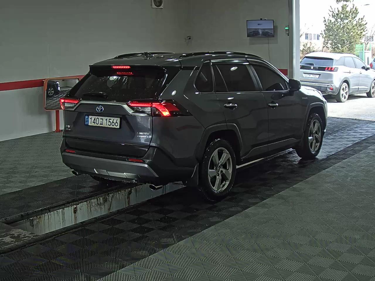 تويوتا راف 4 2021 - صورة 4