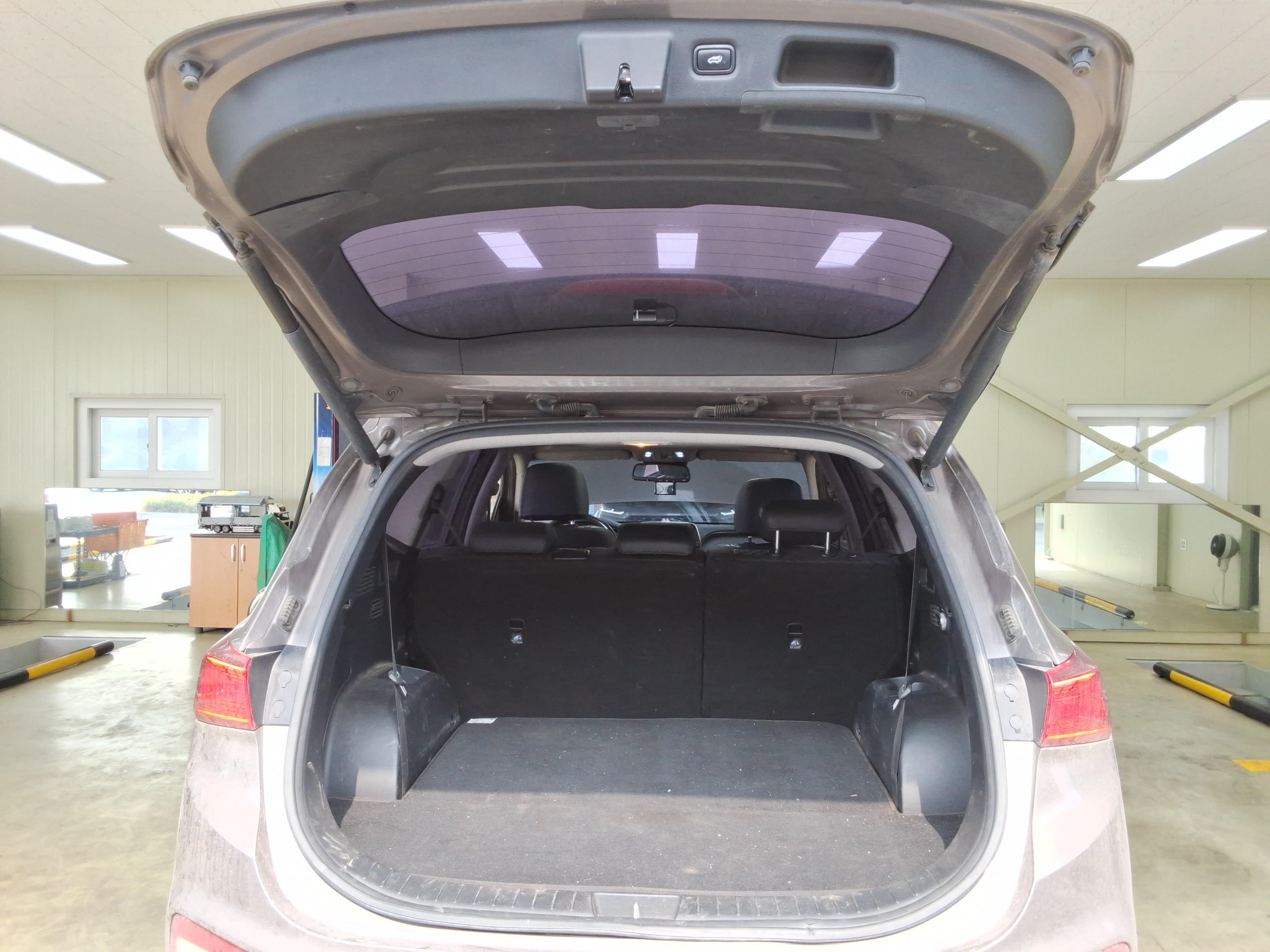 Hyundai Santa Fe 2019 - Image 12