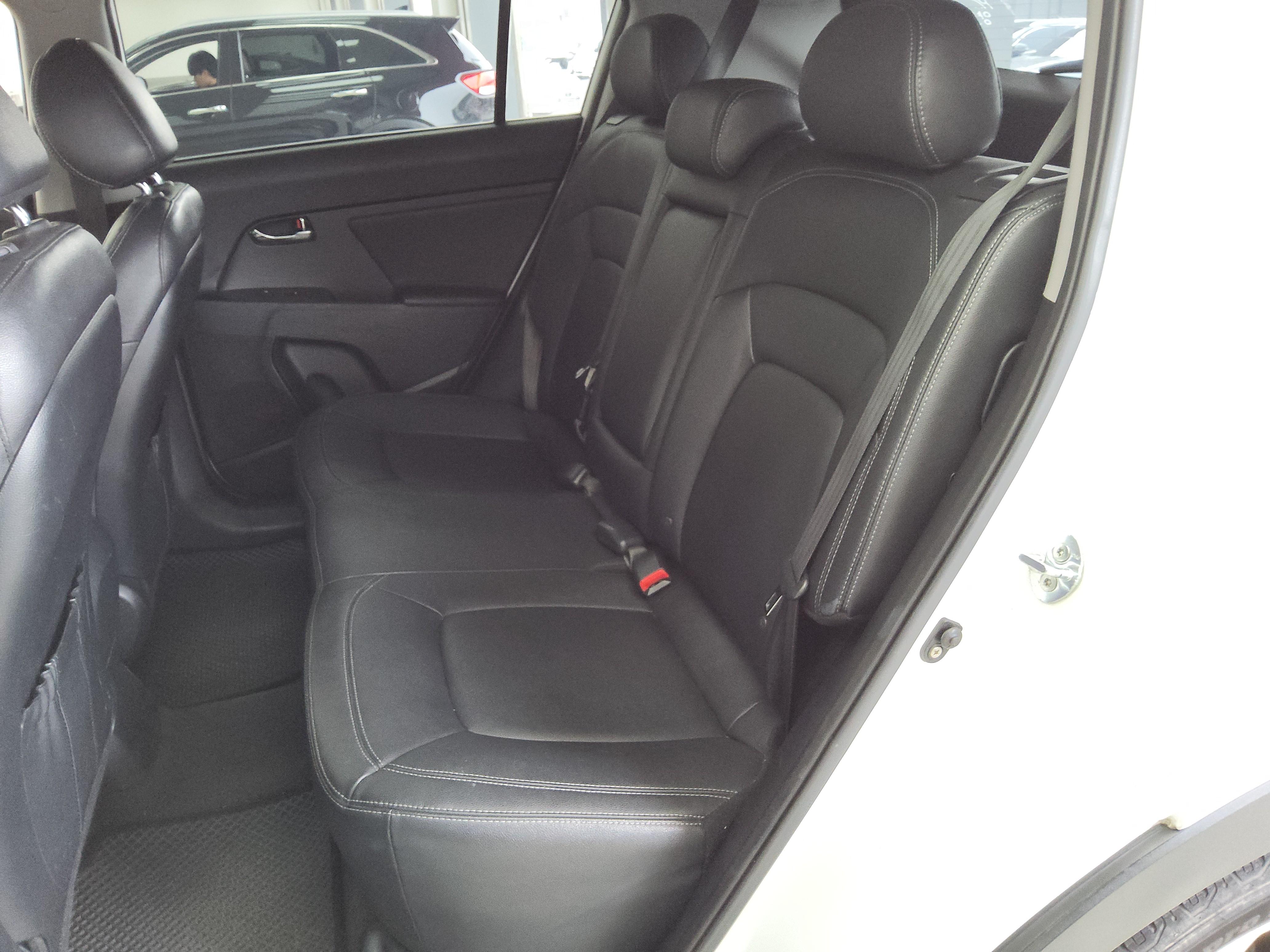 كيا سبورتاج 2012 - صورة 12