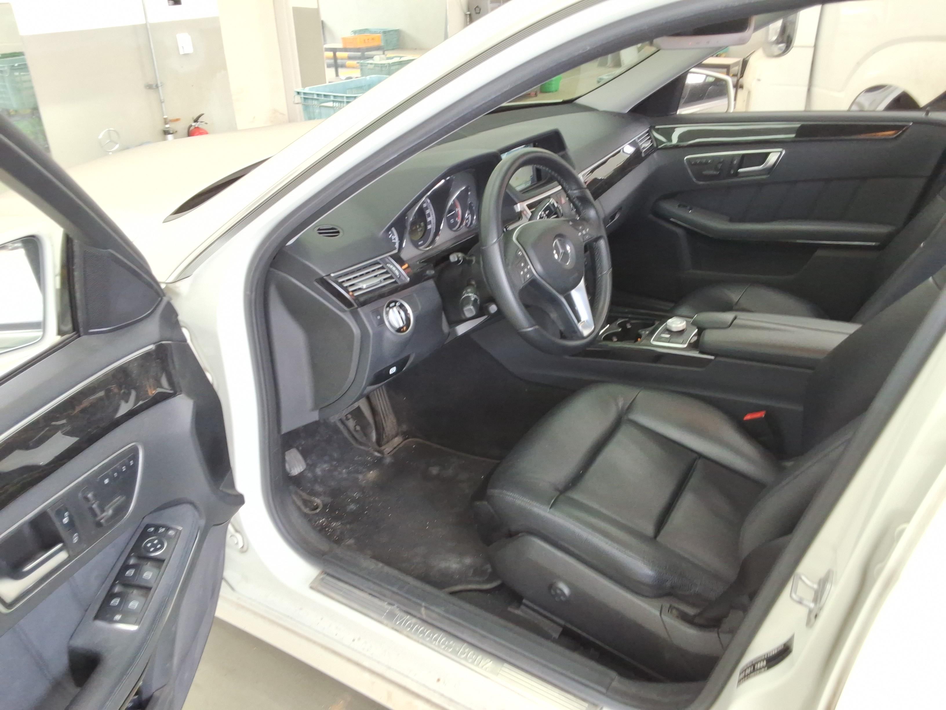 Mercedes-Benz E-Class 2012 - Image 10