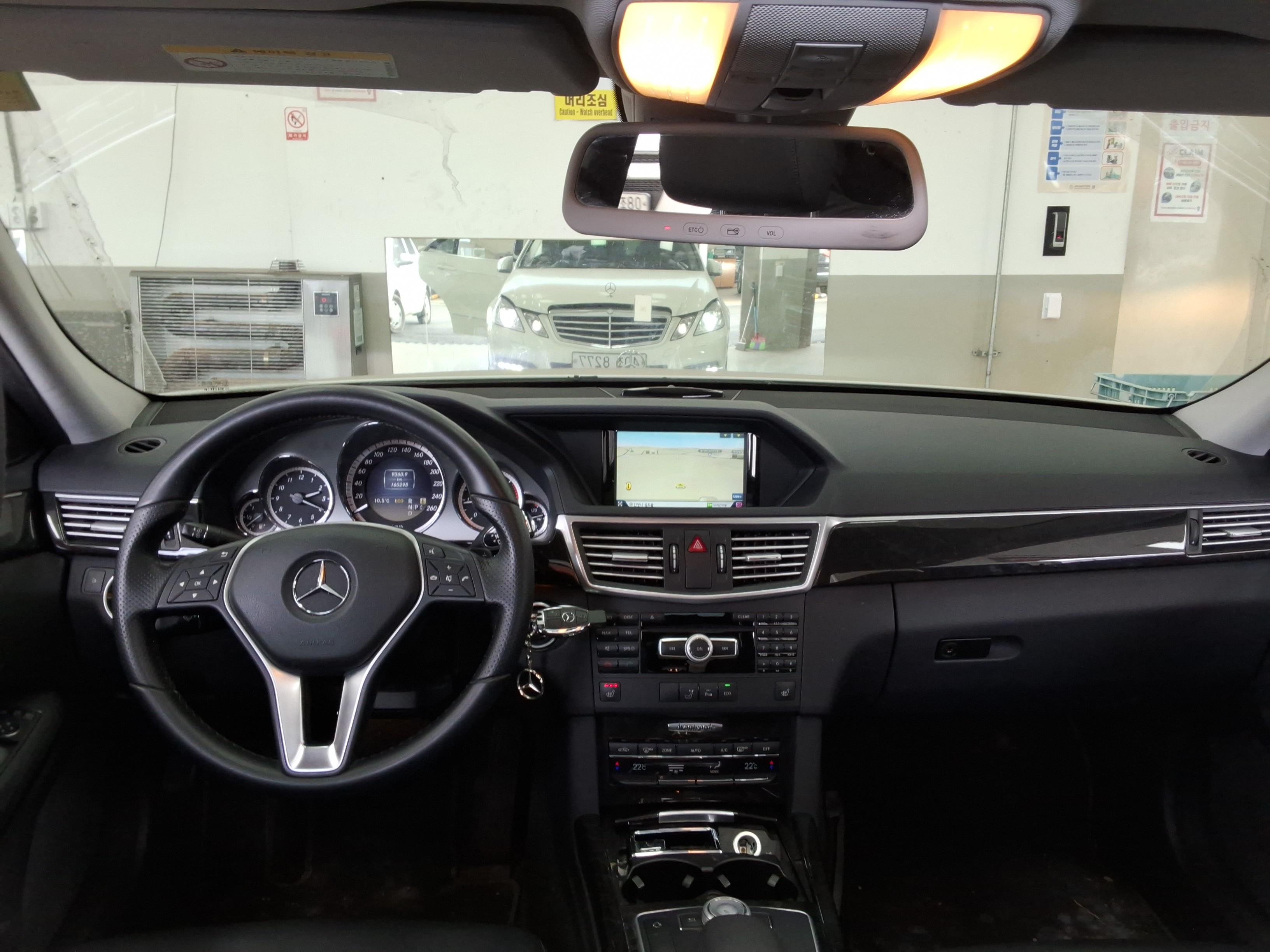 Mercedes-Benz E-Class 2012 - Image 11