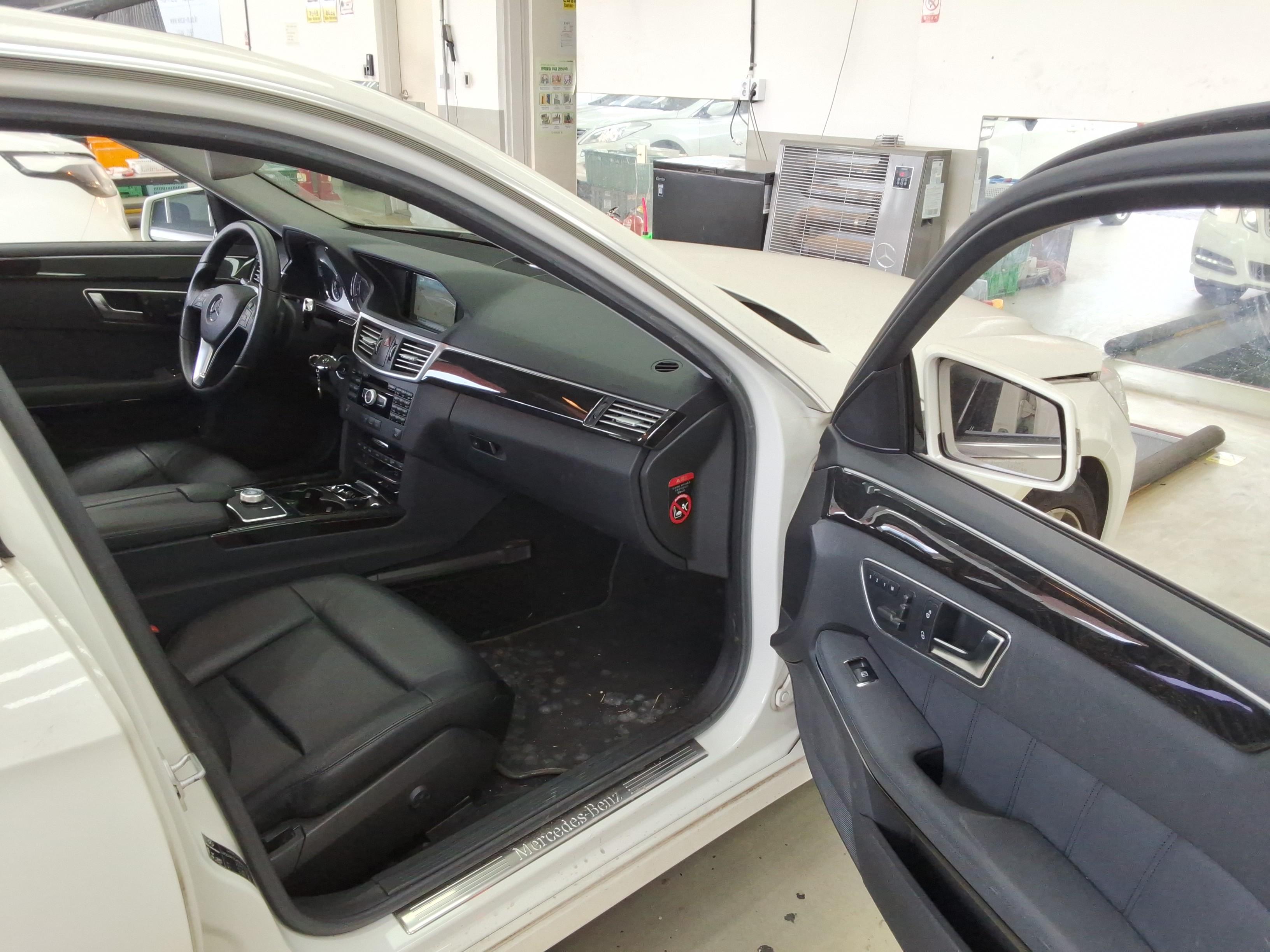 Mercedes-Benz E-Class 2012 - Image 14