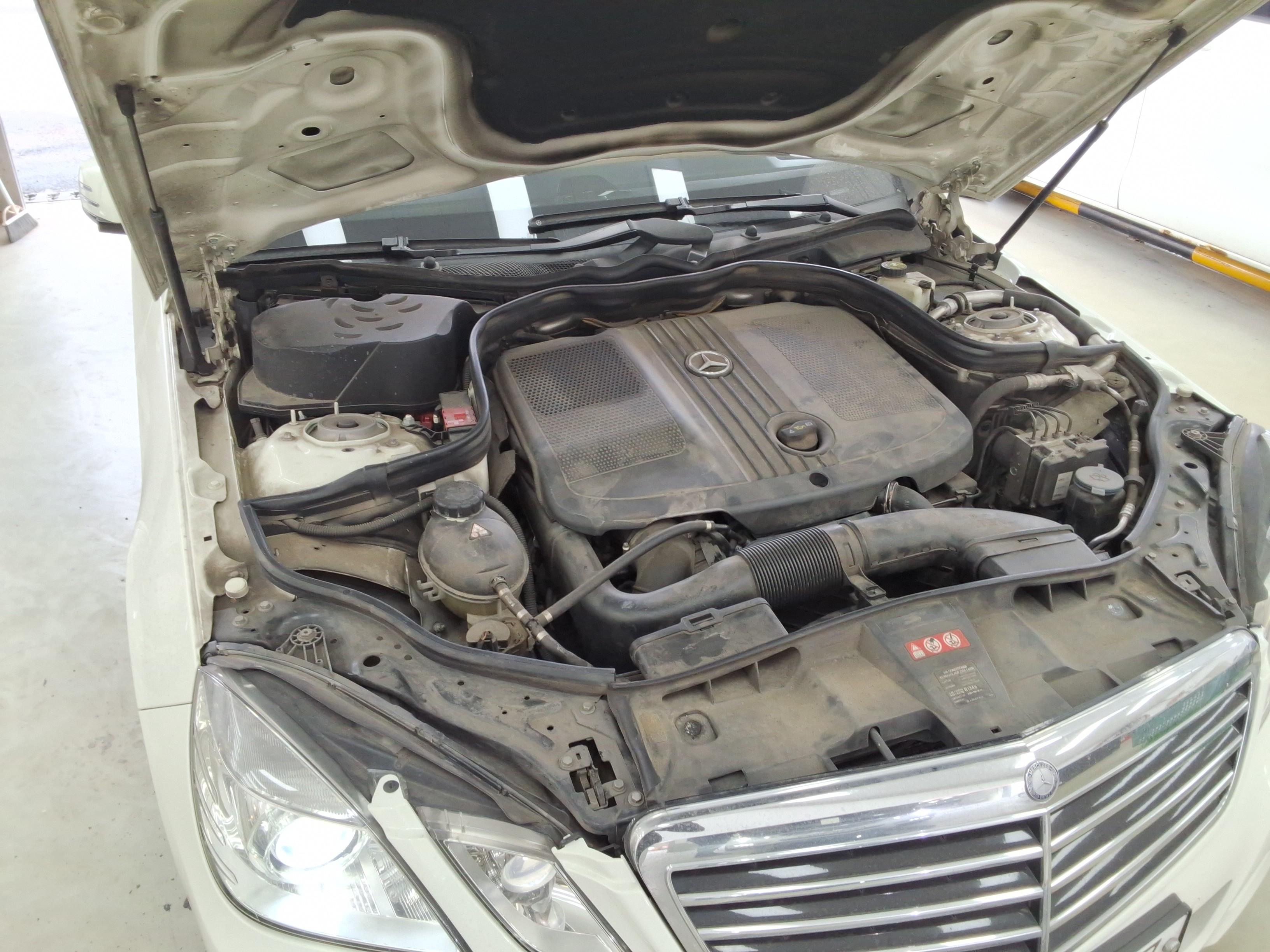 Mercedes-Benz E-Class 2012 - Image 16