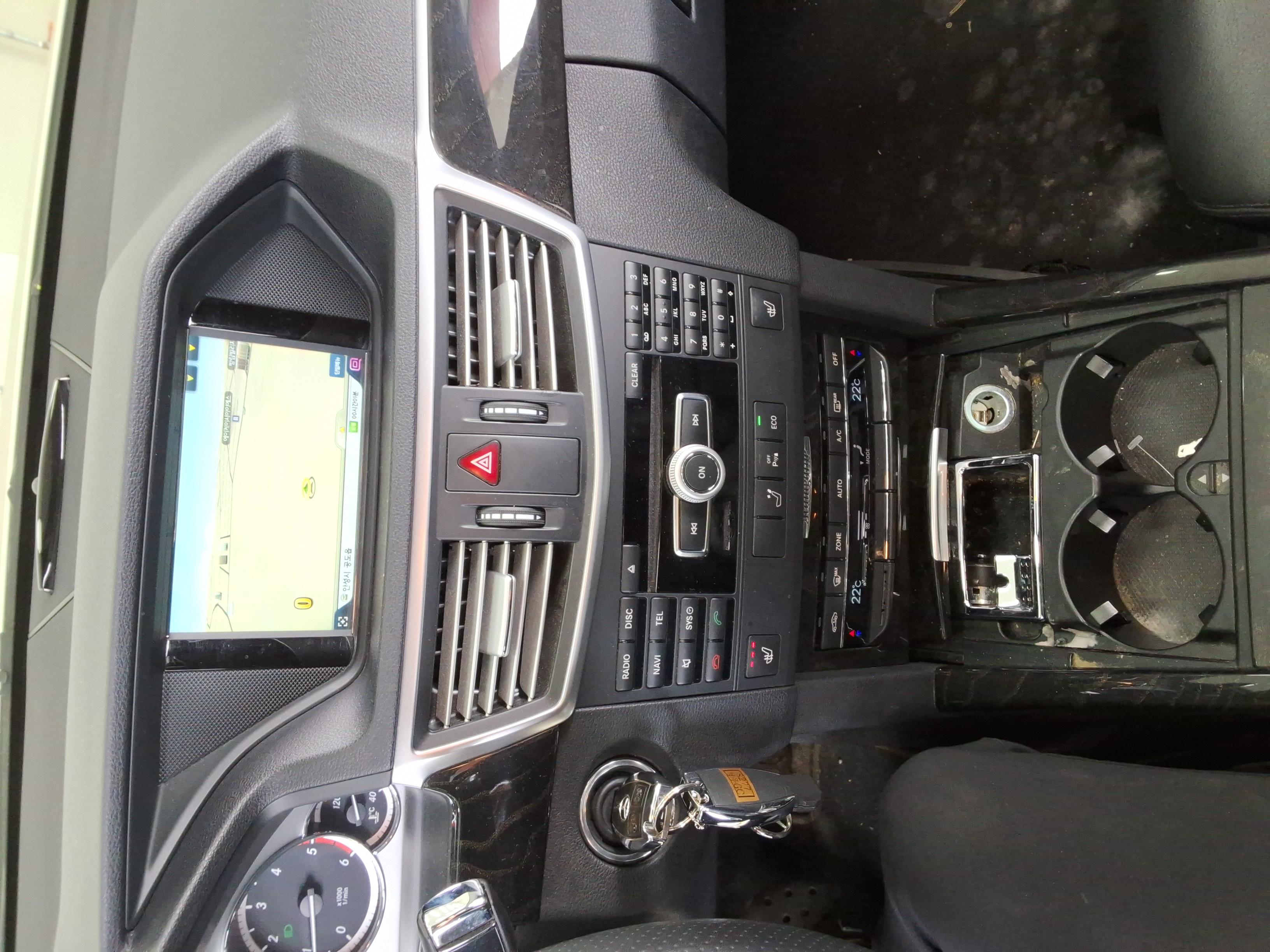 Mercedes-Benz E-Class 2012 - Image 18