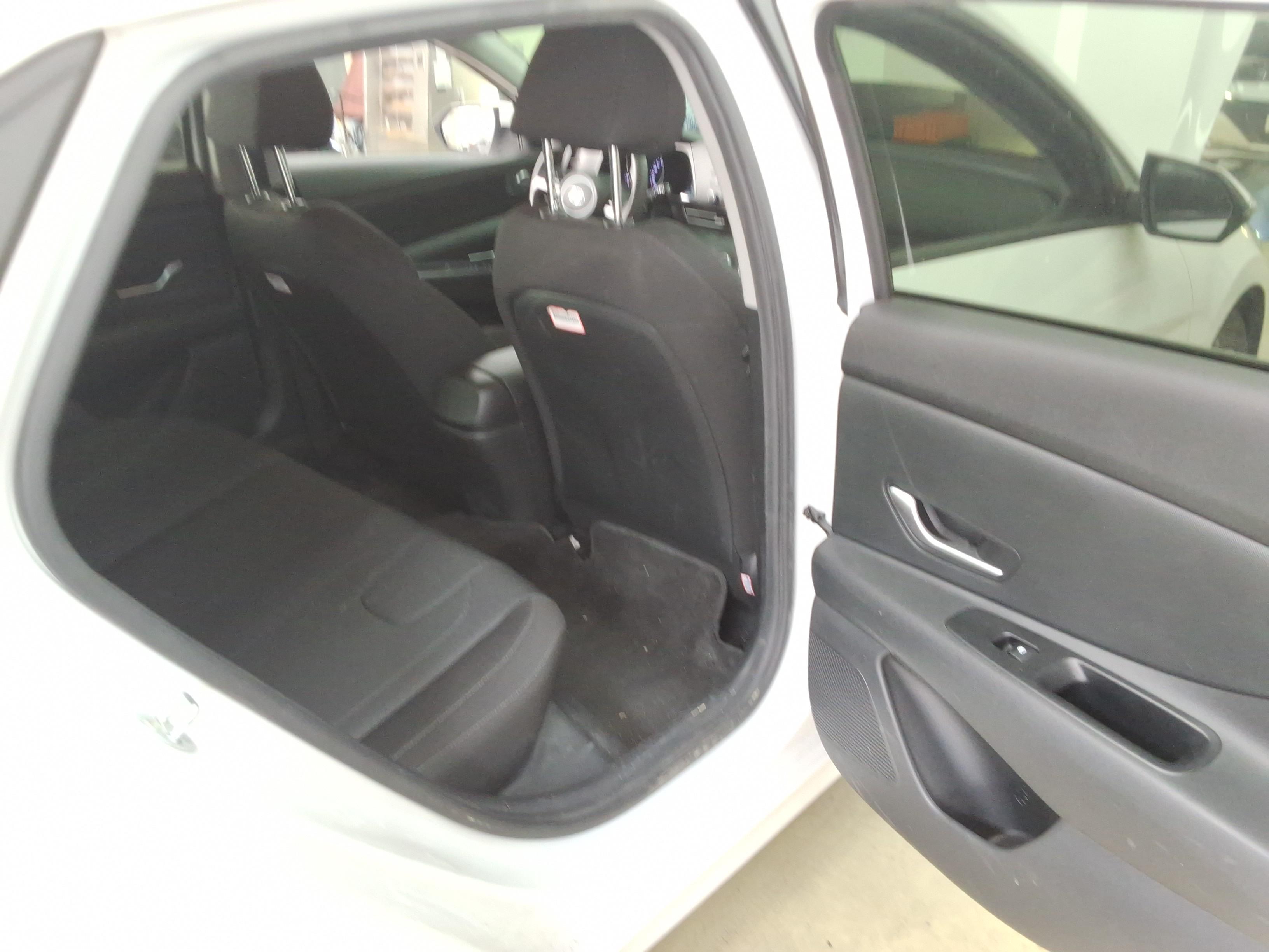 هيونداي إلانترا 2021 - صورة 13