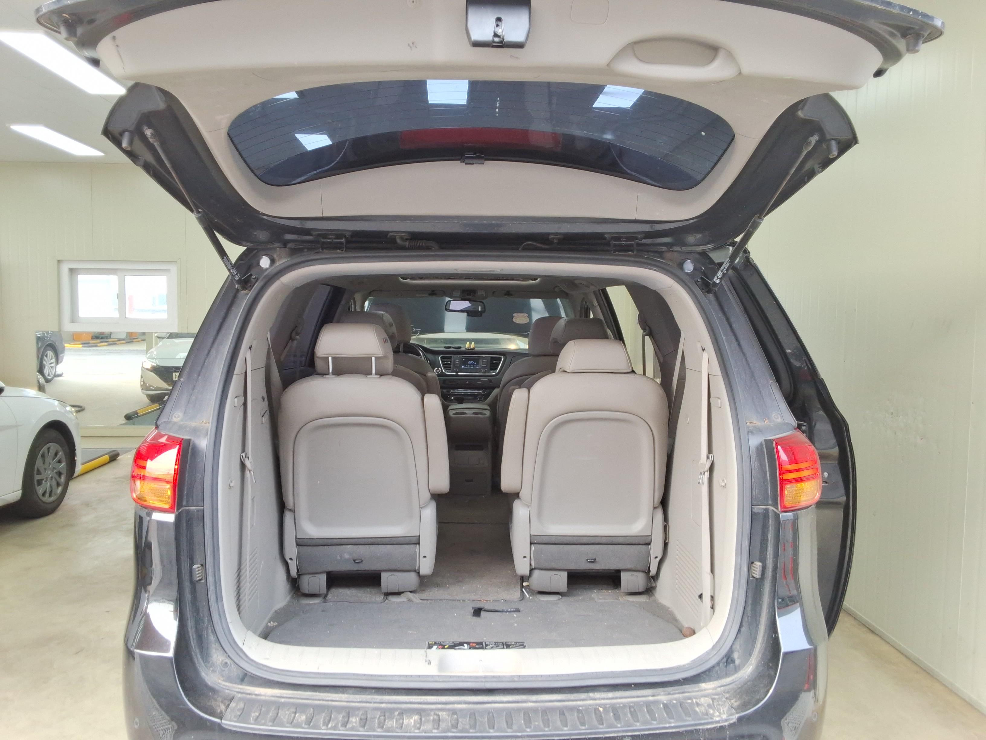 كيا نيو كارنيفال 2017 - صورة 12