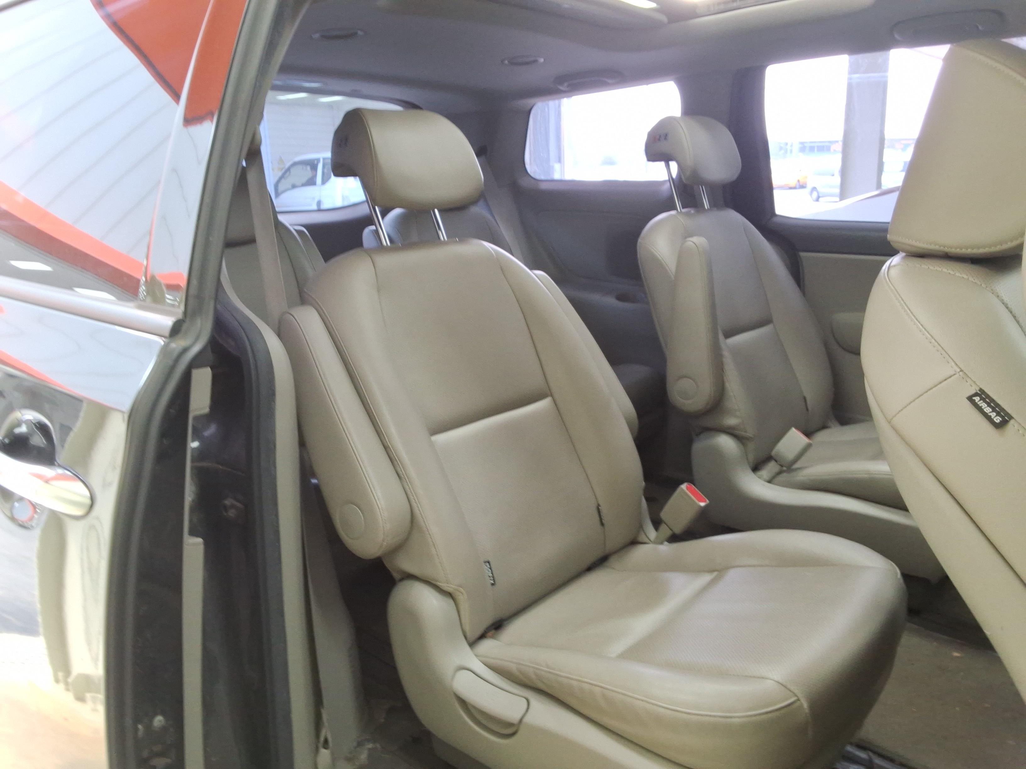 كيا نيو كارنيفال 2017 - صورة 13