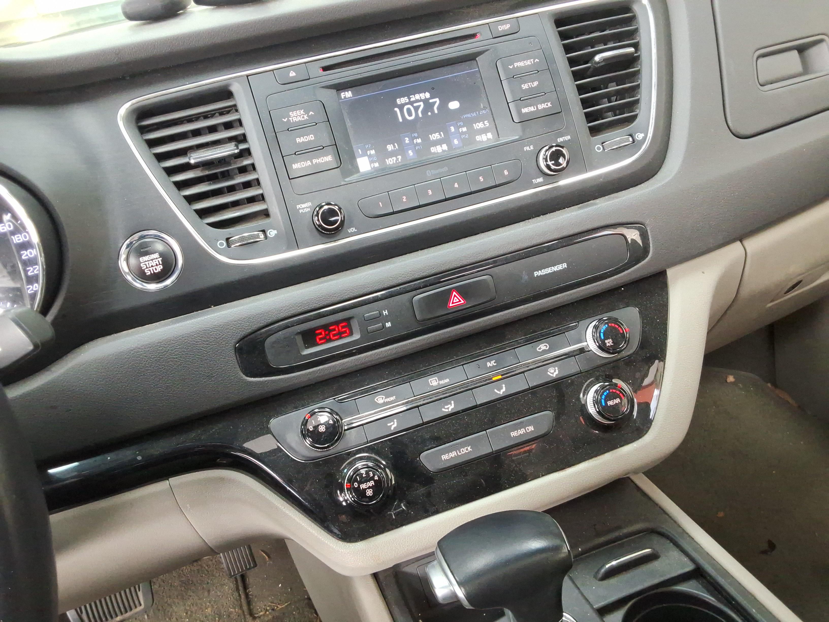 كيا نيو كارنيفال 2017 - صورة 16