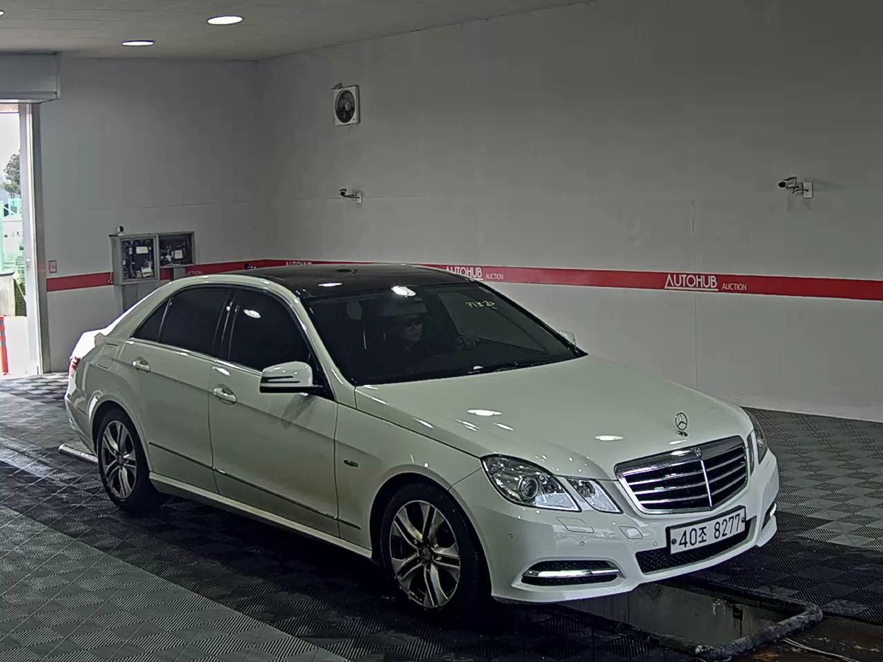 Mercedes-Benz E-Class 2012 - Image 2